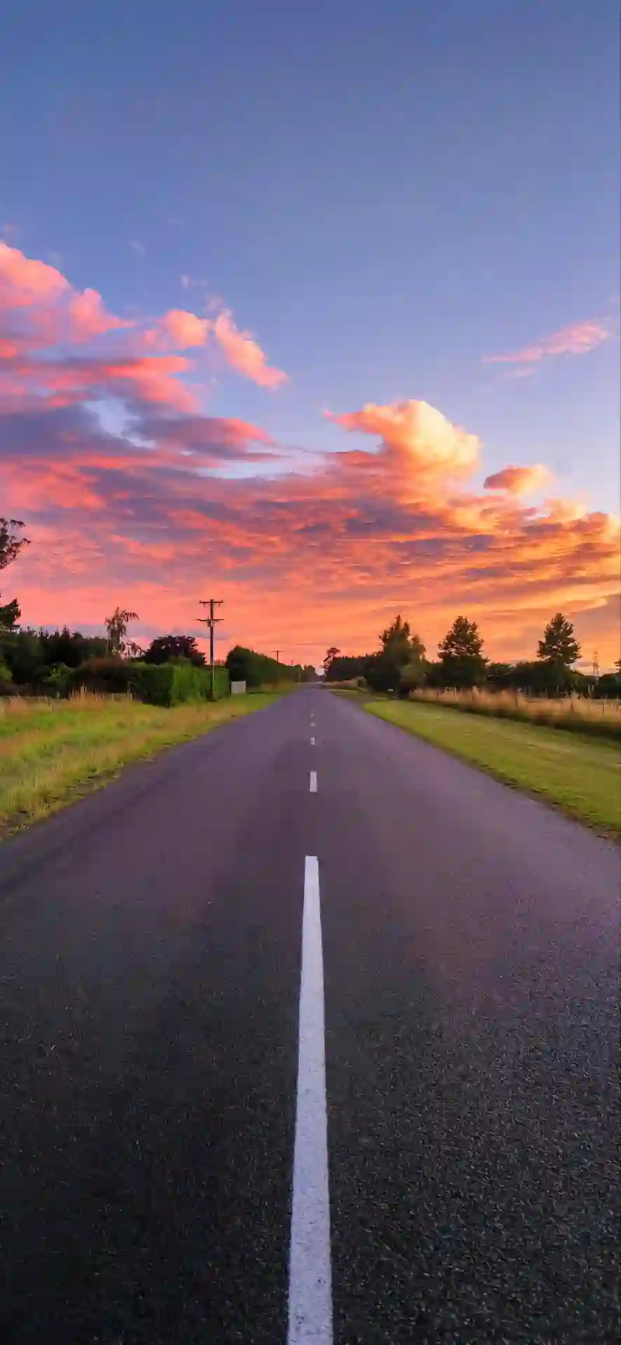 公路夕阳火烧云乡村路延伸风景壁纸