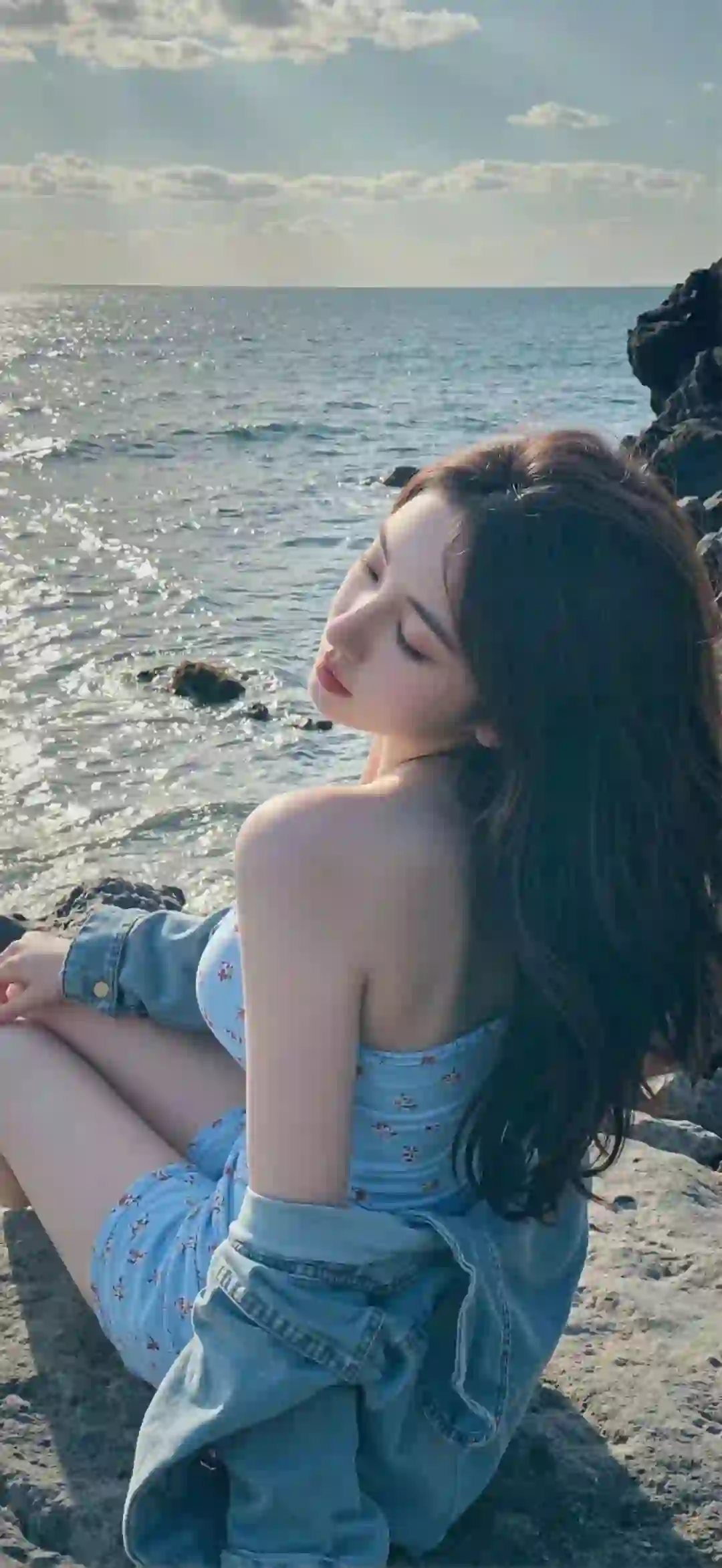 美女 长发美女 性感 性感小短裙 牛仔穿搭