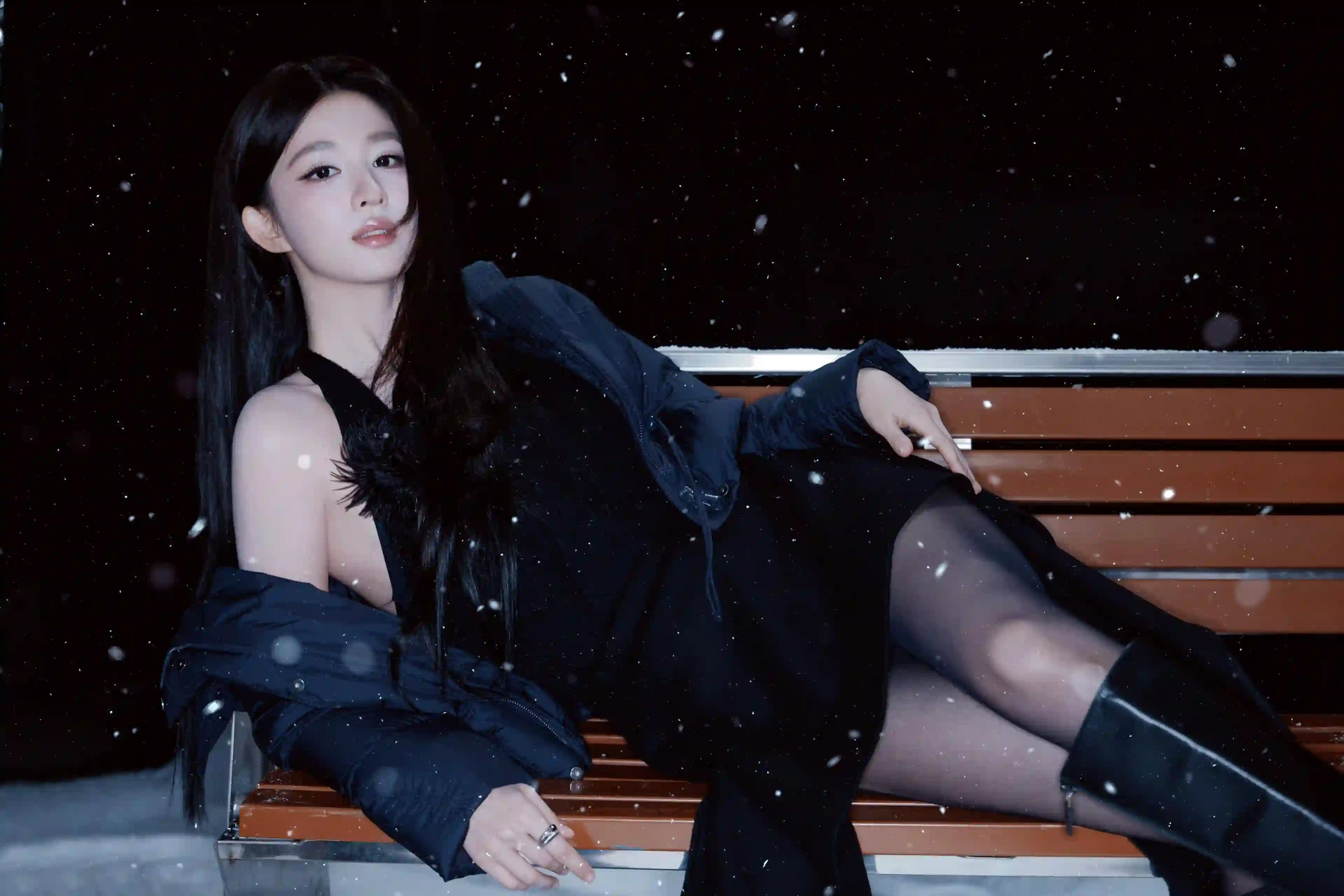 雪夜 长椅 美女 冬季 冷艳 写真 黑丝 长靴 王楚然