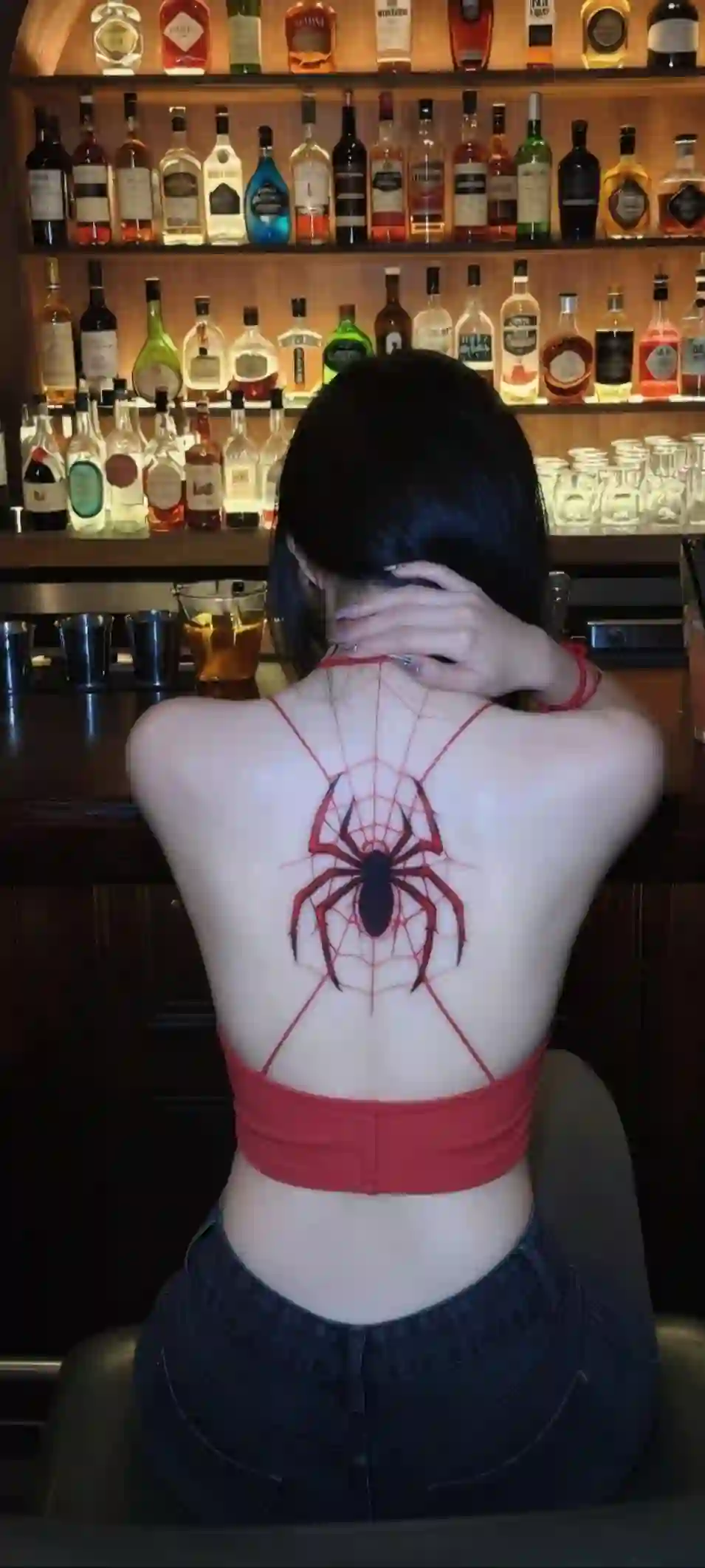 蜘蛛纹身 酒吧 女性 背影 纹身 艺术 室内