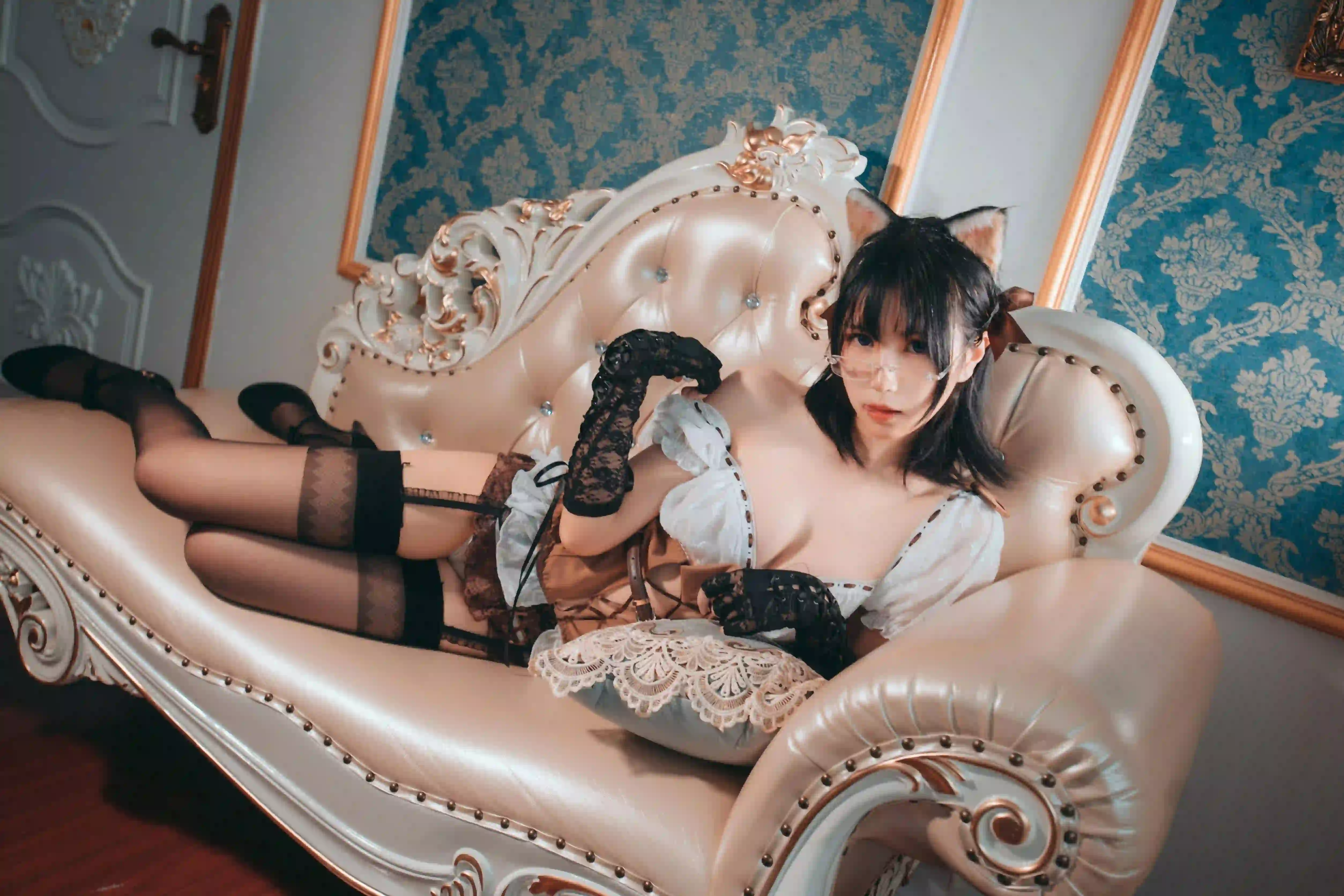 长腿黑丝美女 cosplay 猫耳女孩 沙发