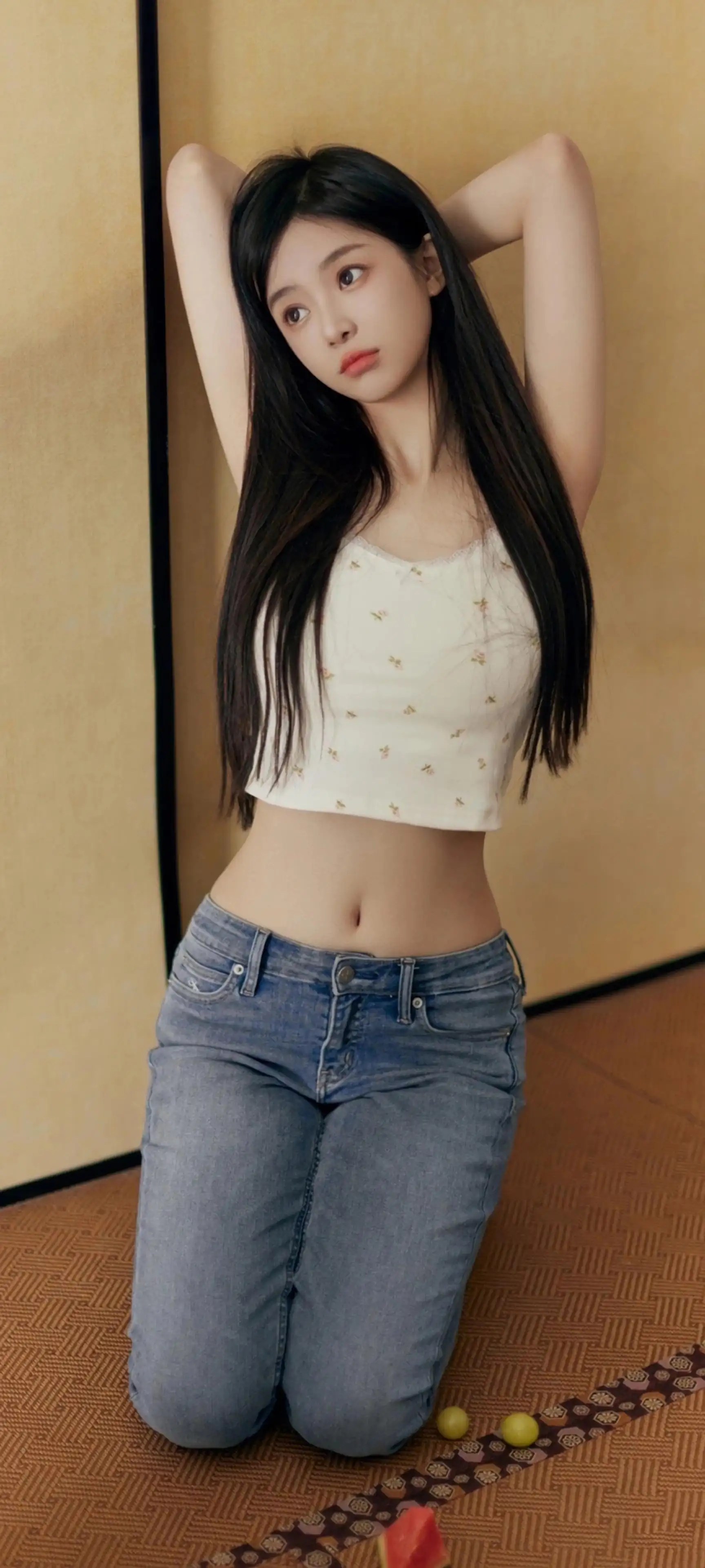 居家 可爱 长发美女 养眼 牛仔裤