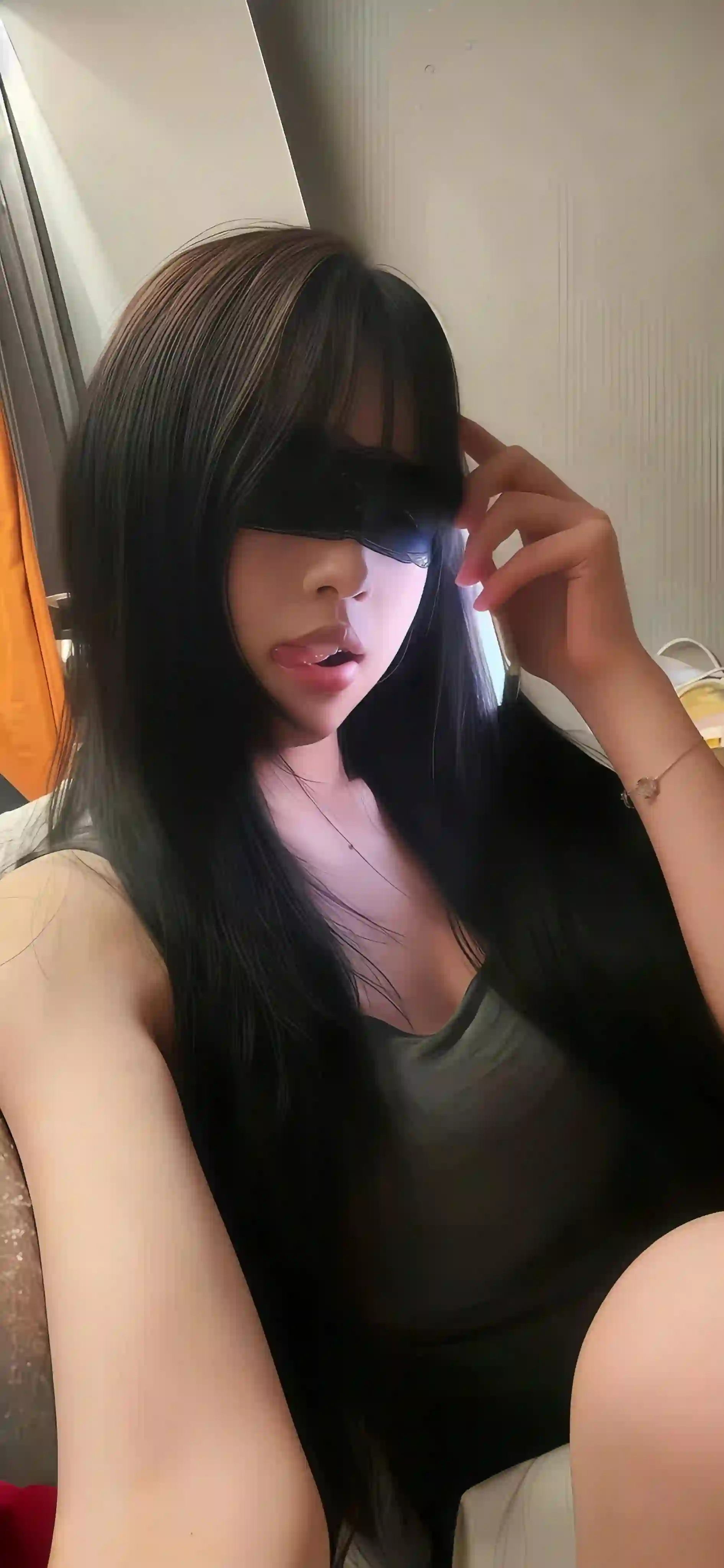 墨镜 长发美女 车内自拍 时尚 帅气