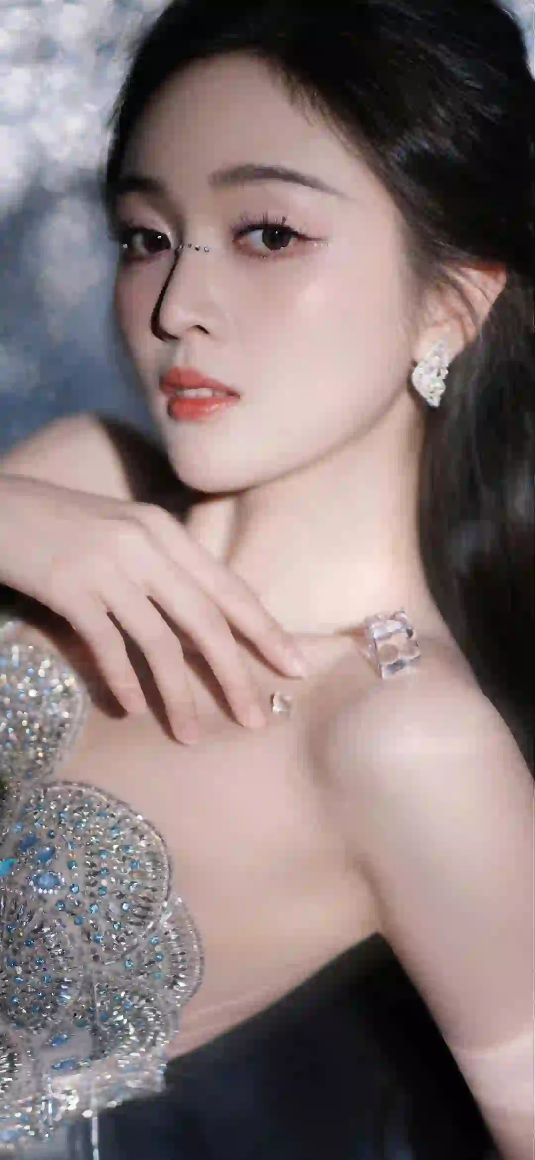 明星壁纸 吴宣仪 长发美女 晚礼服 长发清纯美女 