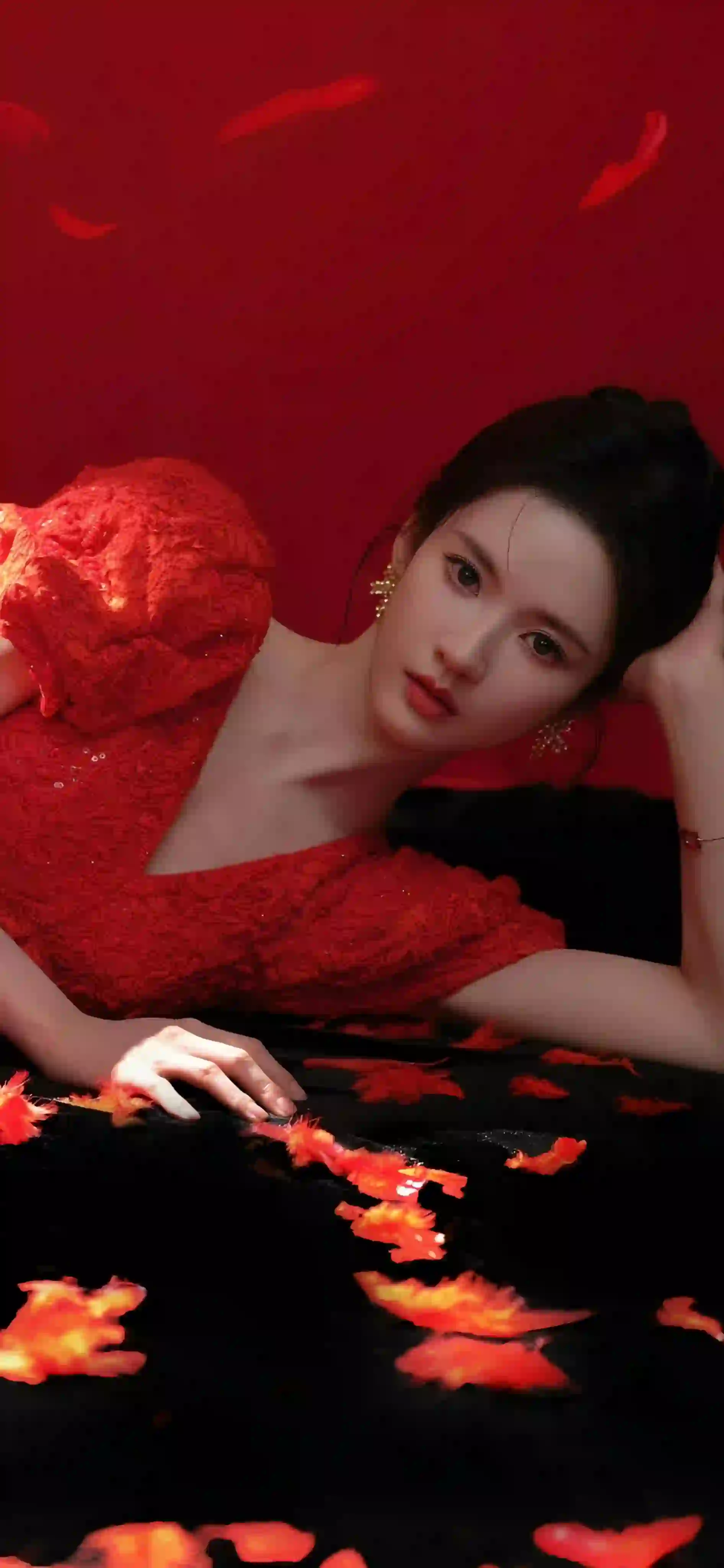 红色礼服 长发红裙美女 张婧仪 侧躺