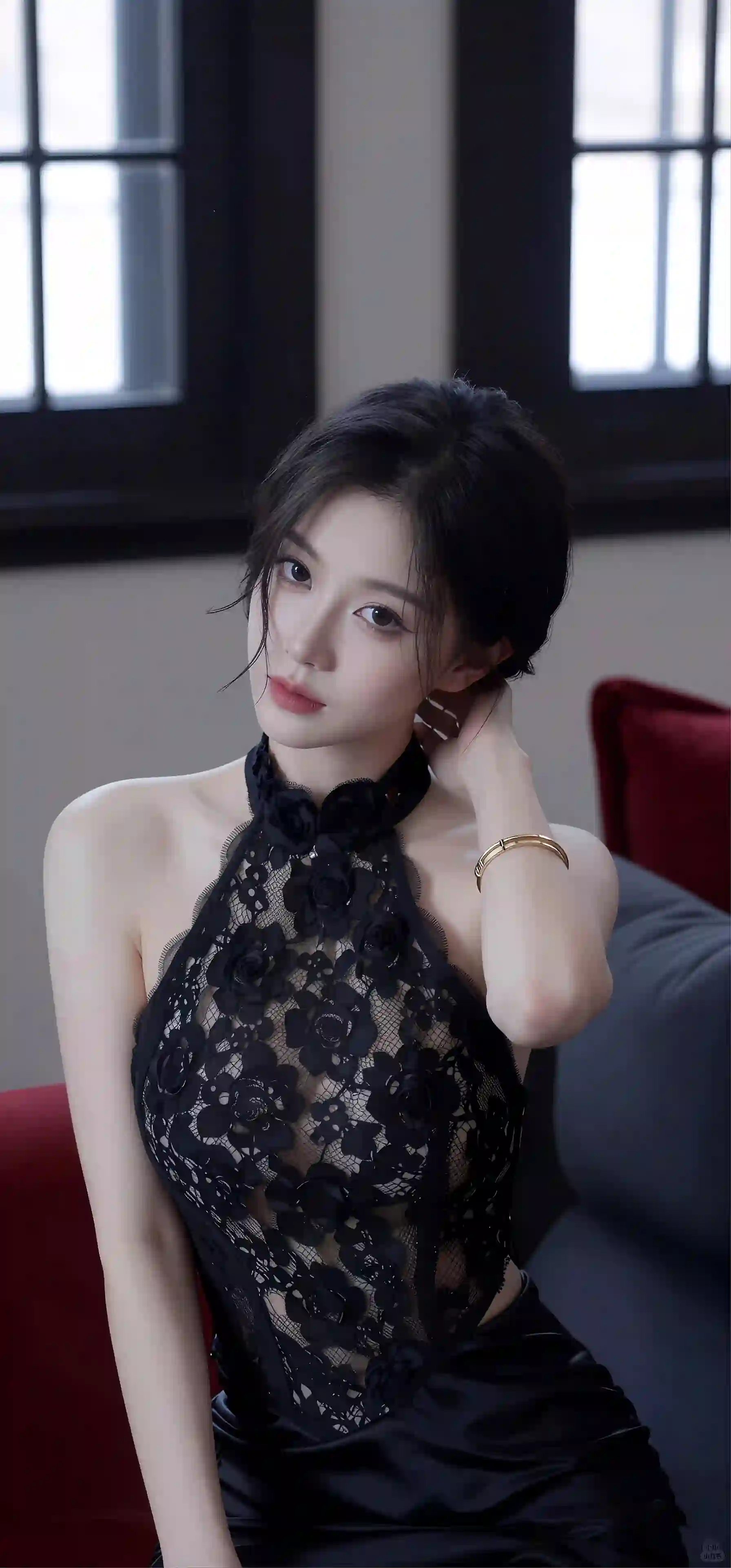长发性感美女 个性穿搭 黑色长裙 居家
