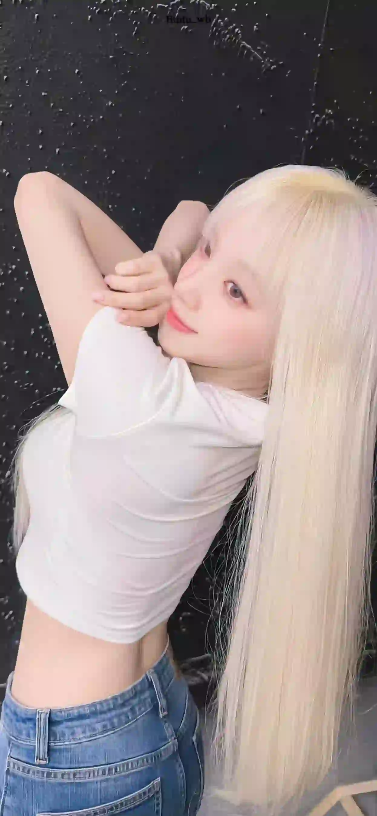 白色长发 清纯白衣美女 牛仔穿搭