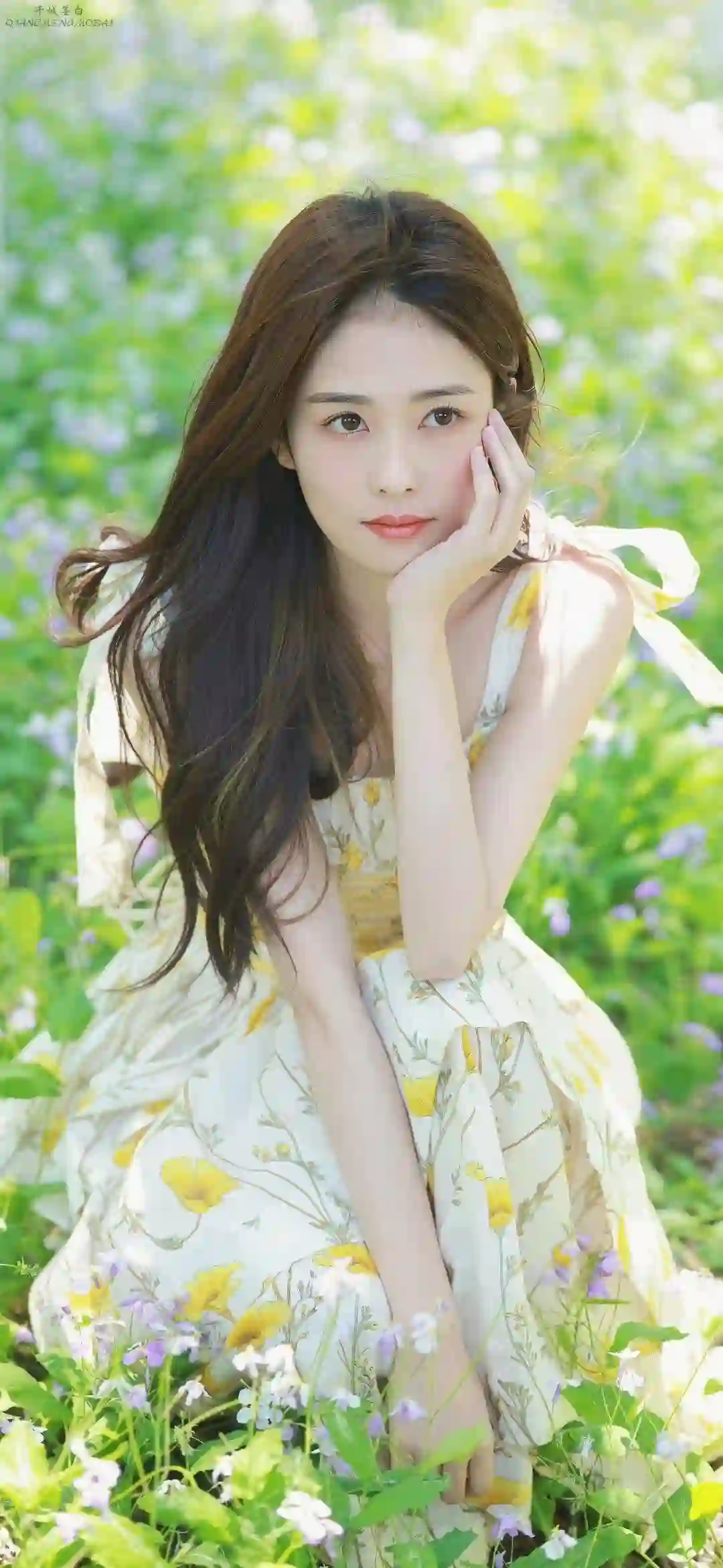 白鹿 长发清纯美女 户外写真 碎花长裙
