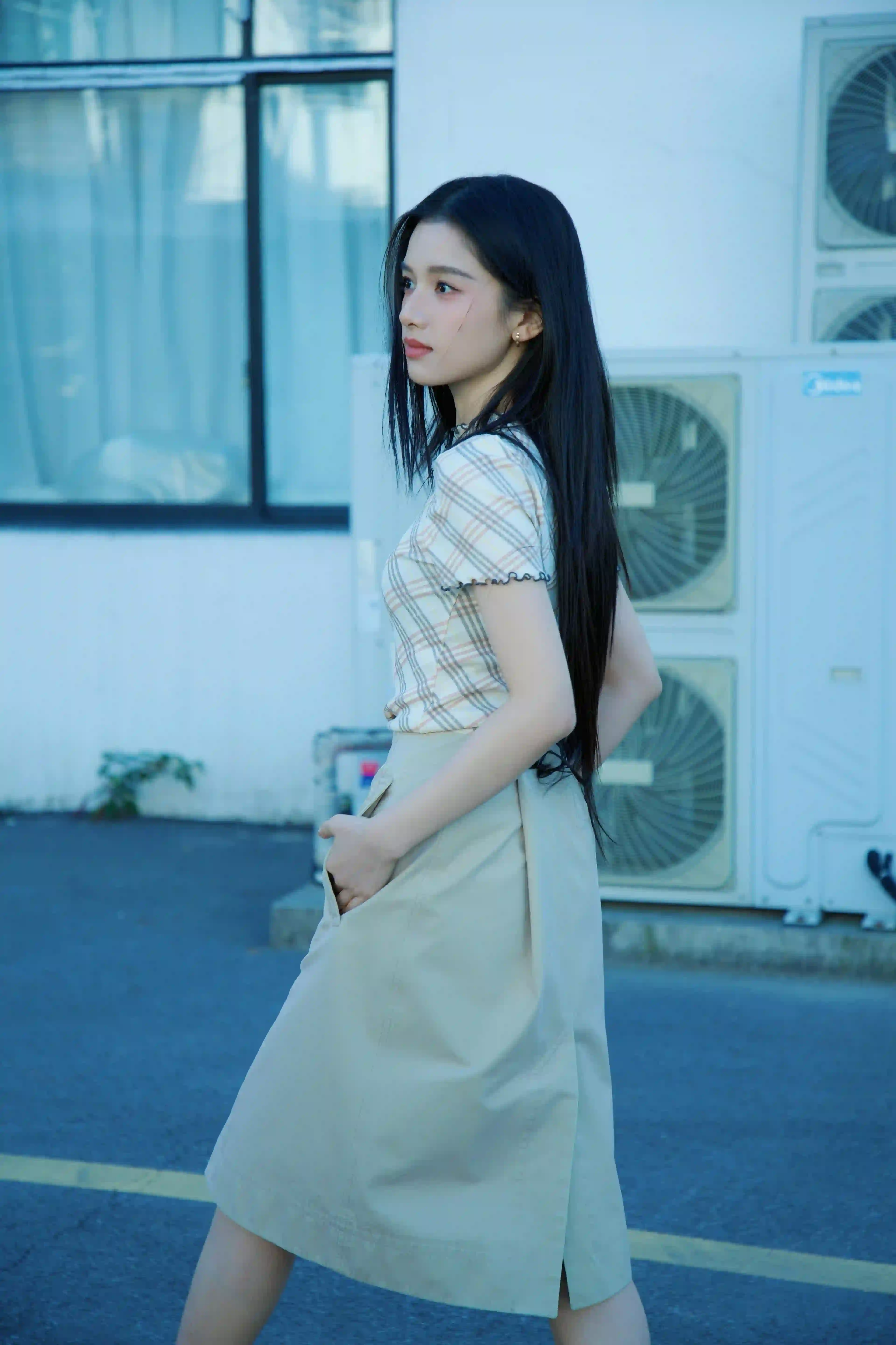 张婧仪 时尚美女 时尚穿搭 户外 长发美女 