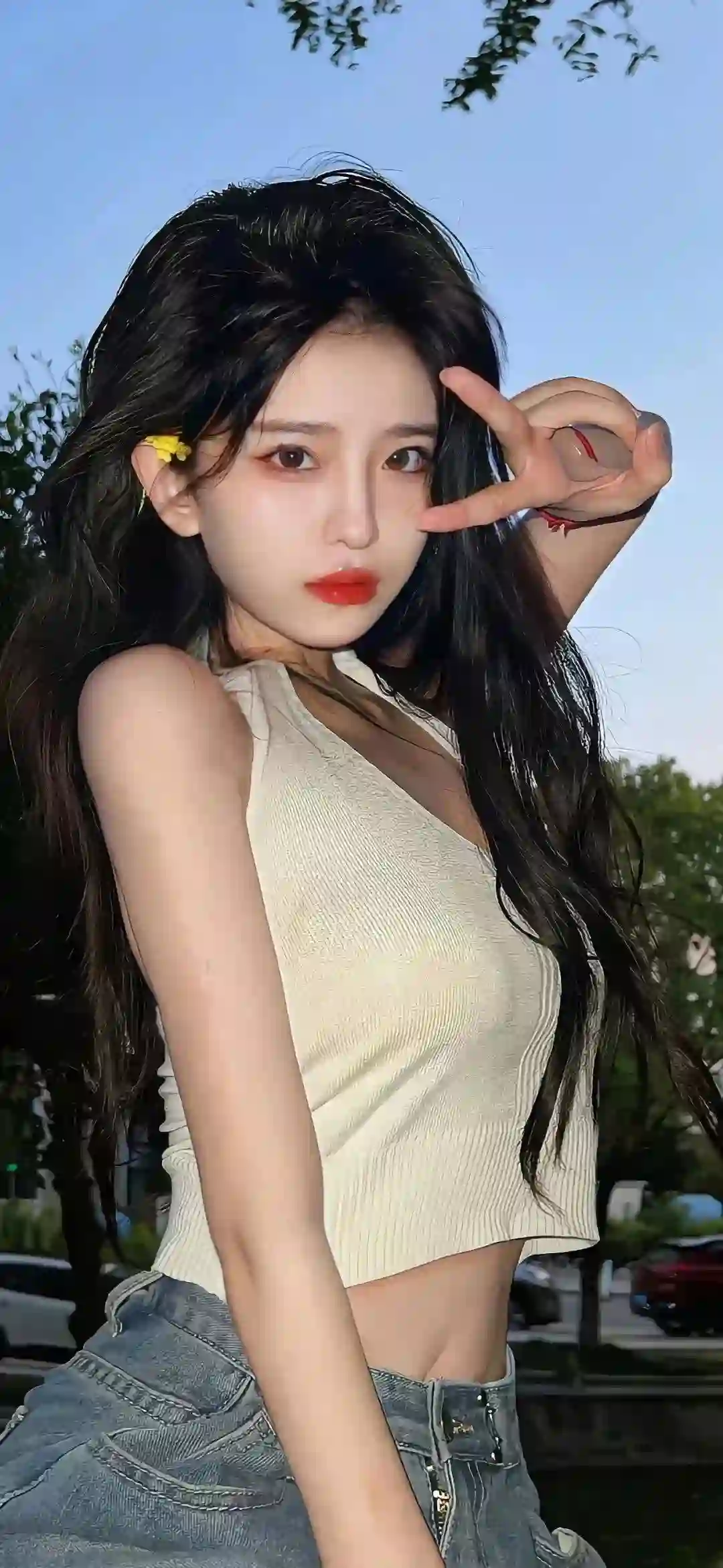 剪刀手 户外 长发美女 可爱