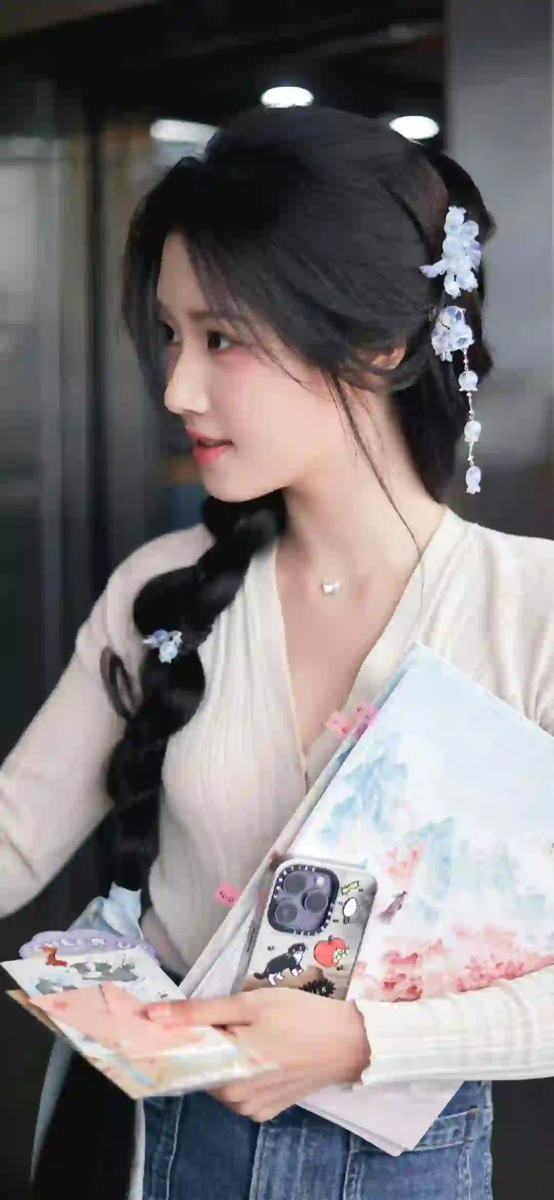 长发清纯美女 户外