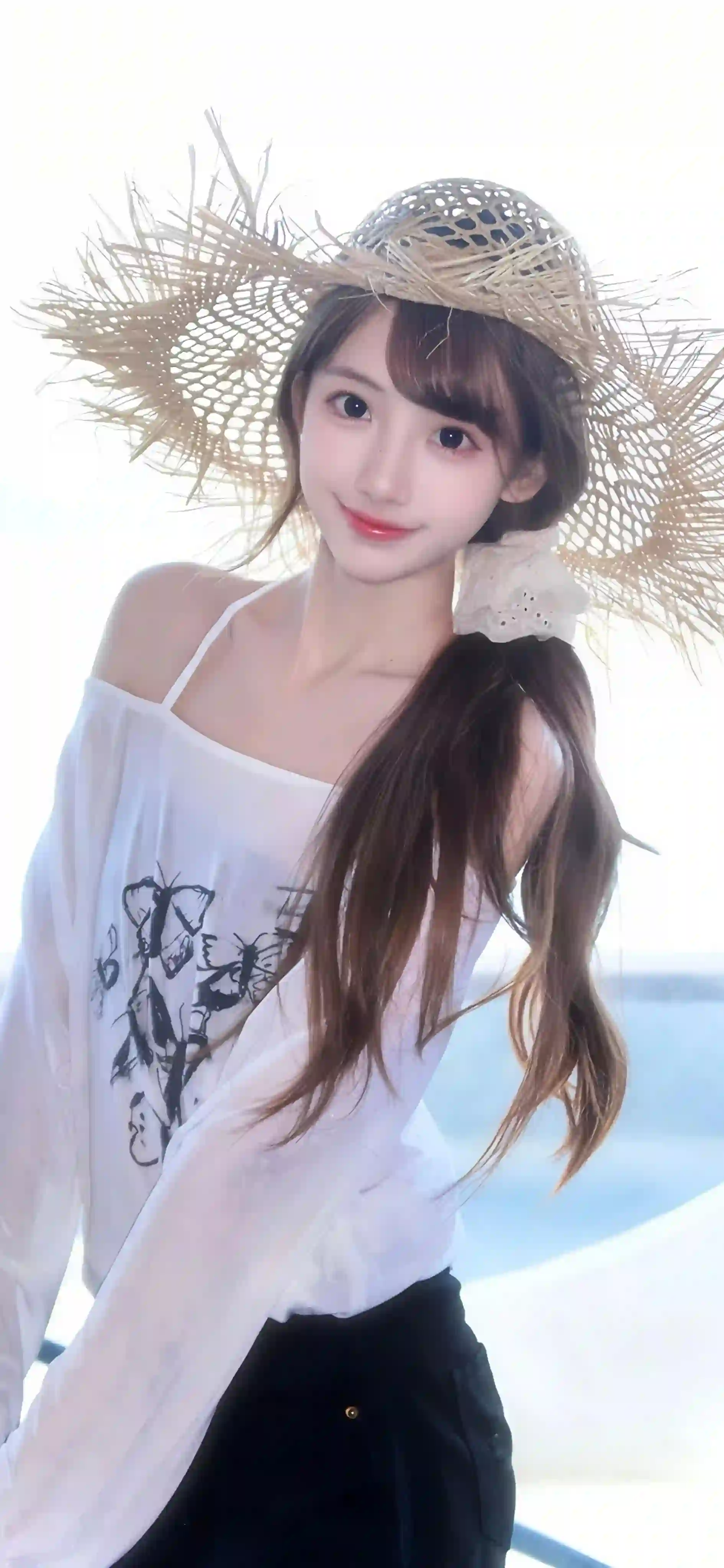 戴着草帽的可爱清纯吊带装美女