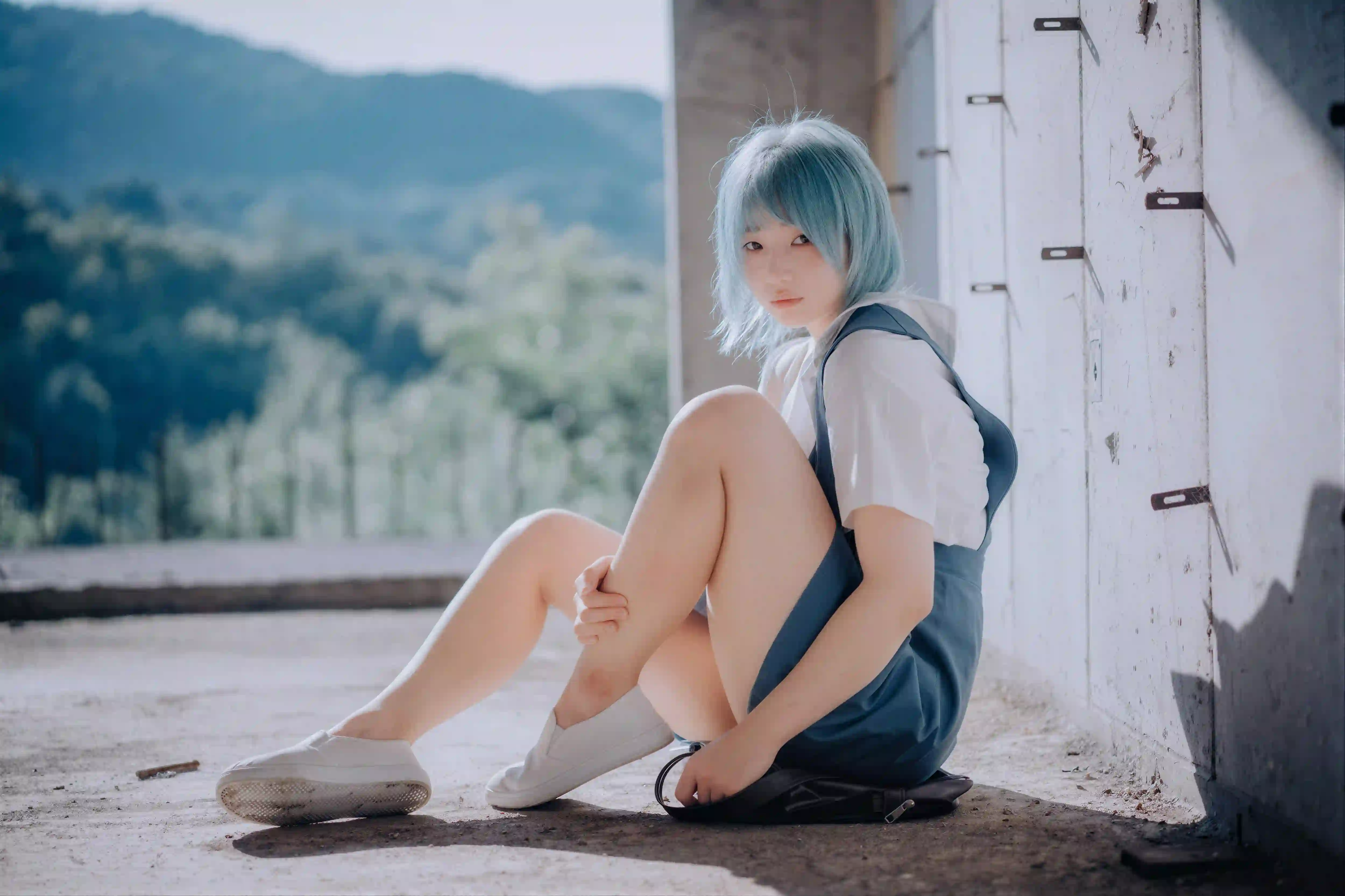 性感美女 绿色头发 废旧楼房 大长腿