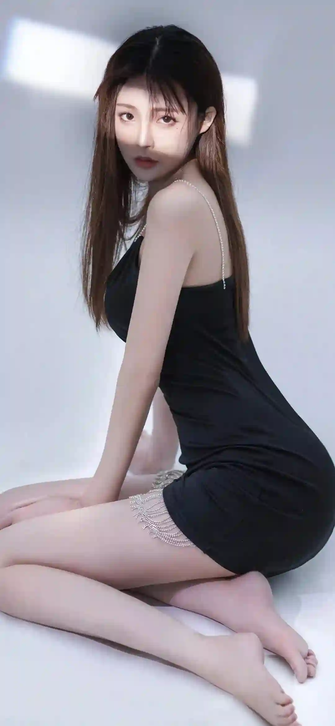 光影 长发美腿女孩 黑色裙子 性感美女 长腿