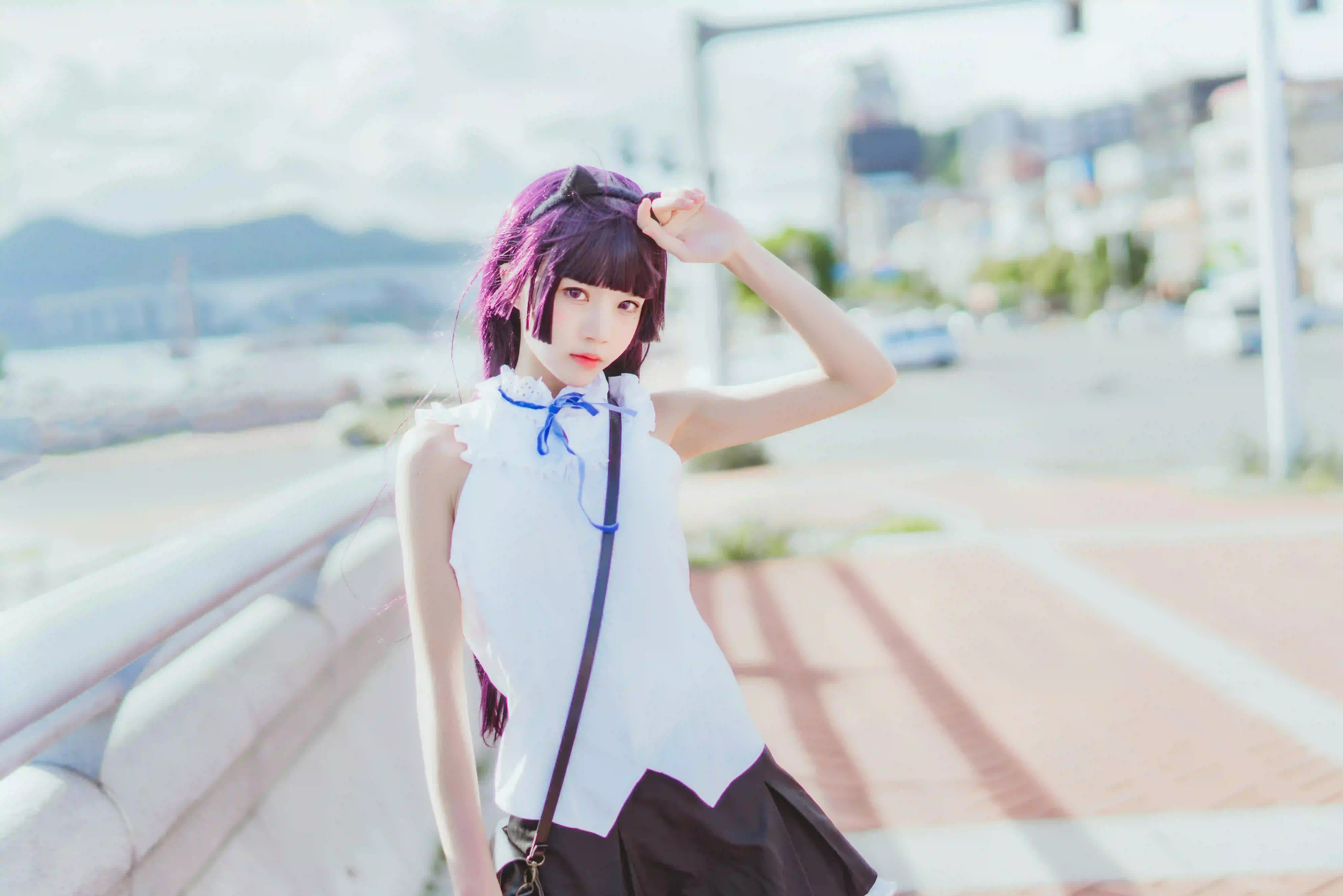 长发美女 户外 白色衣服 黑色短裙 黑丝美腿 可爱女孩