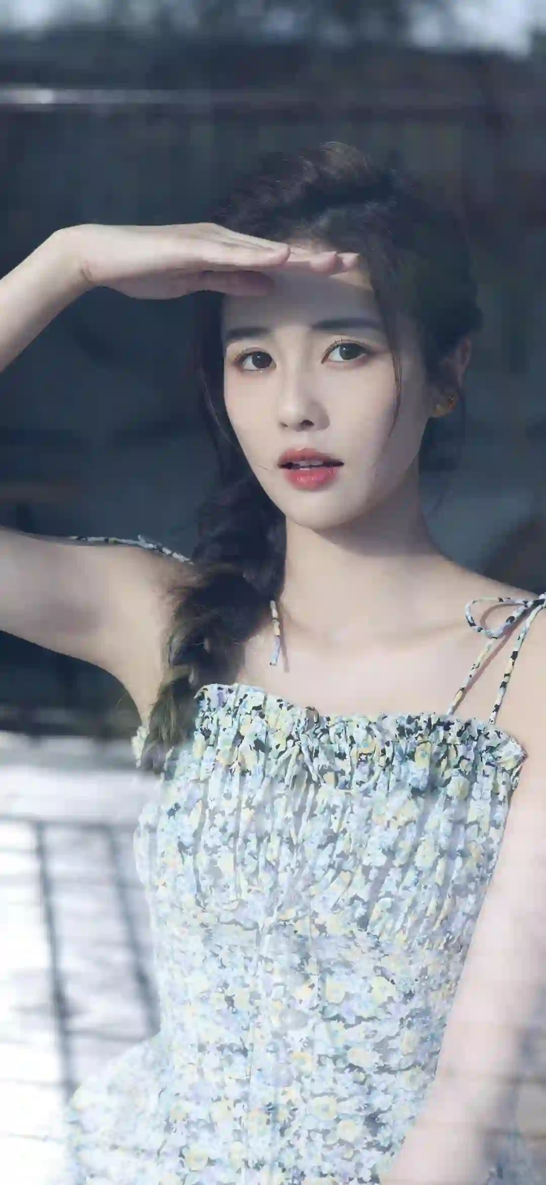 白鹿 长发女孩 吊带裙 碎花长裙 明星壁纸