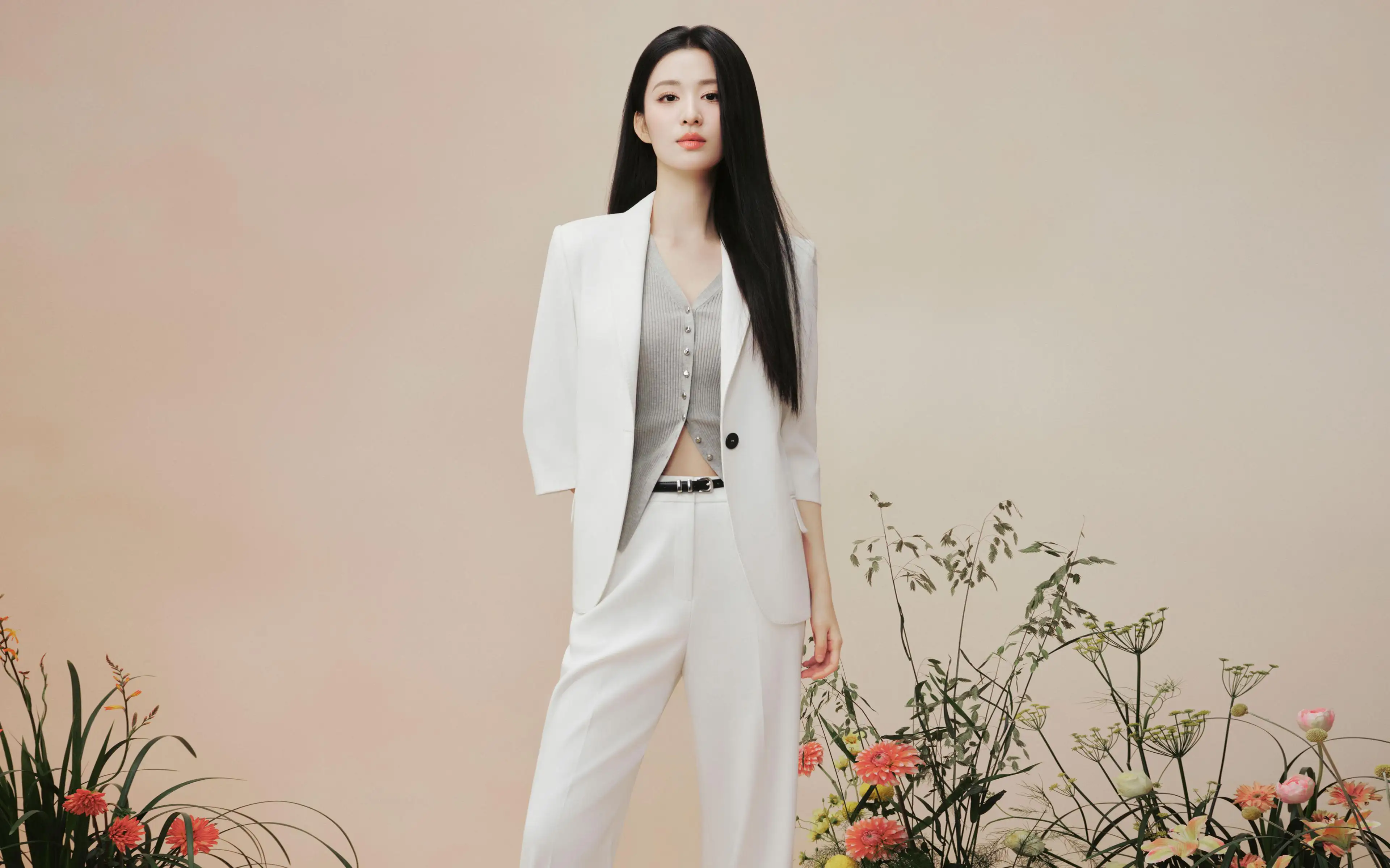 王楚然白色西装帅气美女4K壁纸