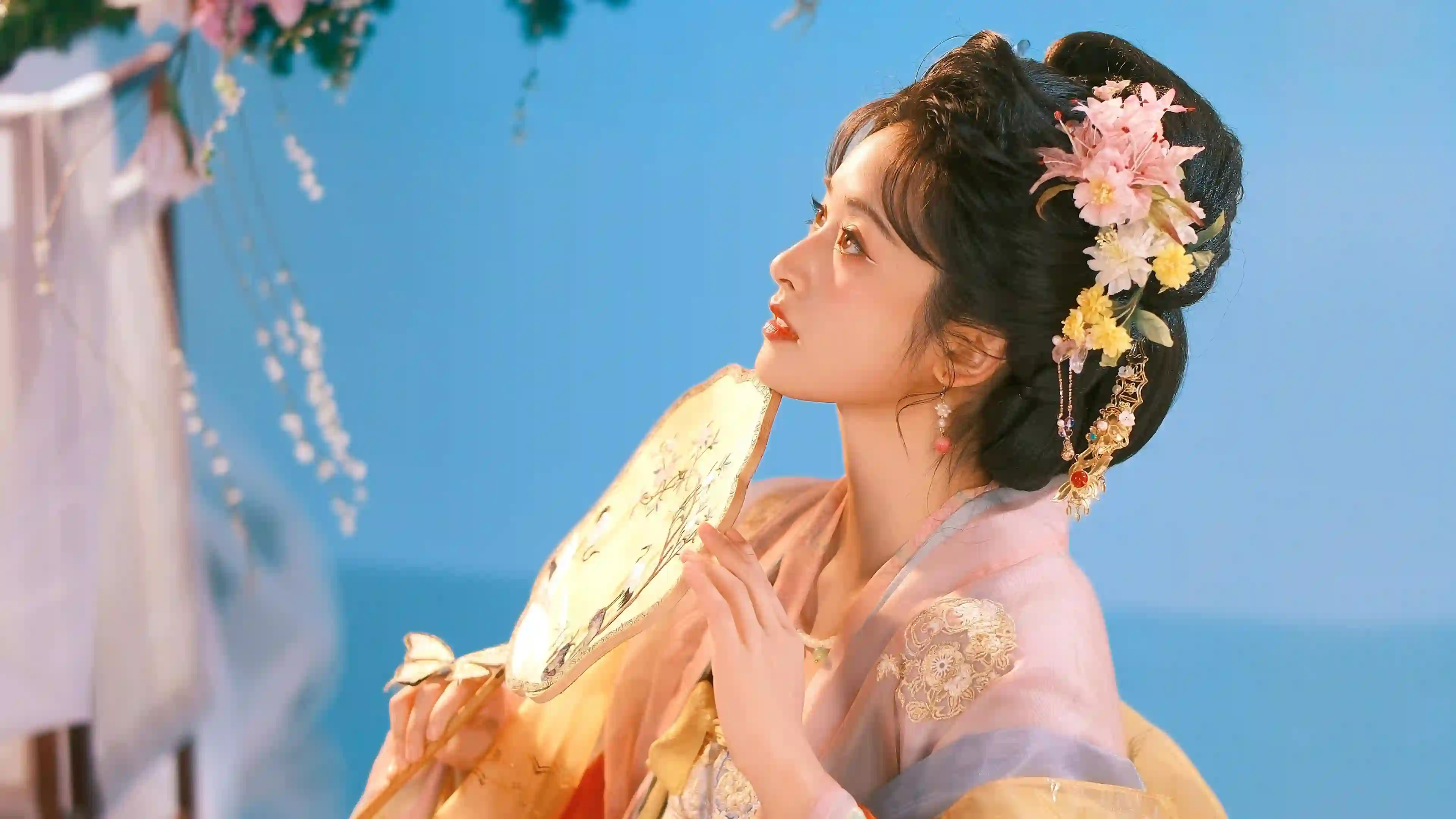 古风汉服 长发 扇子 侧颜 花 簪花