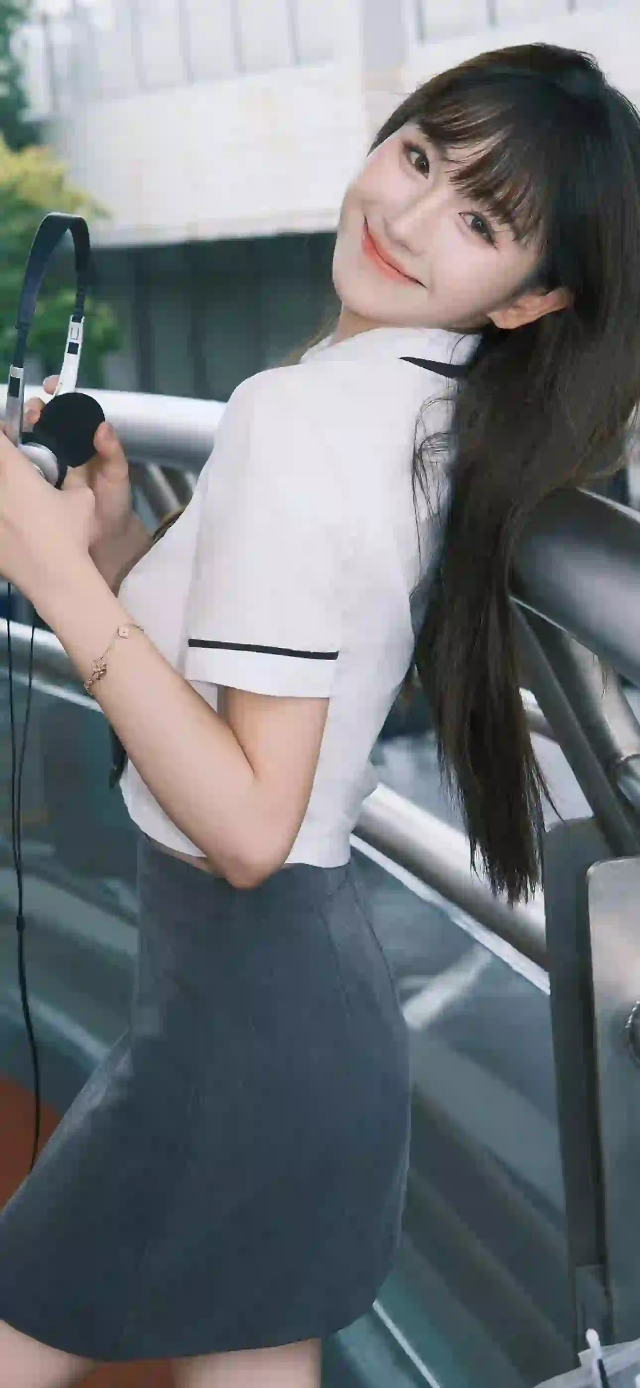 美女 长发美女  微笑 可爱女孩 耳机
