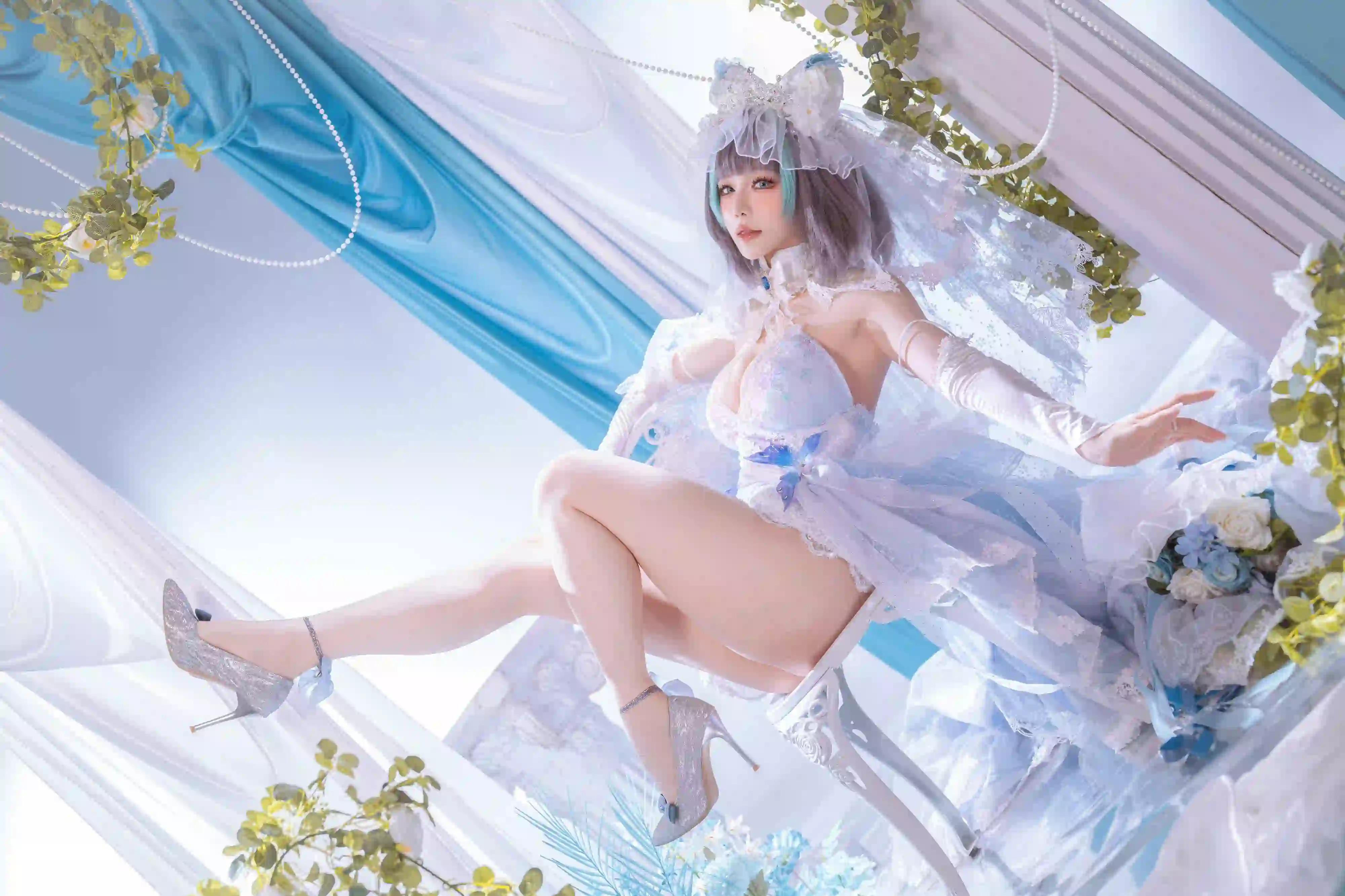 长发性感美女 白色婚纱 蓝色 绿色 长腿美女