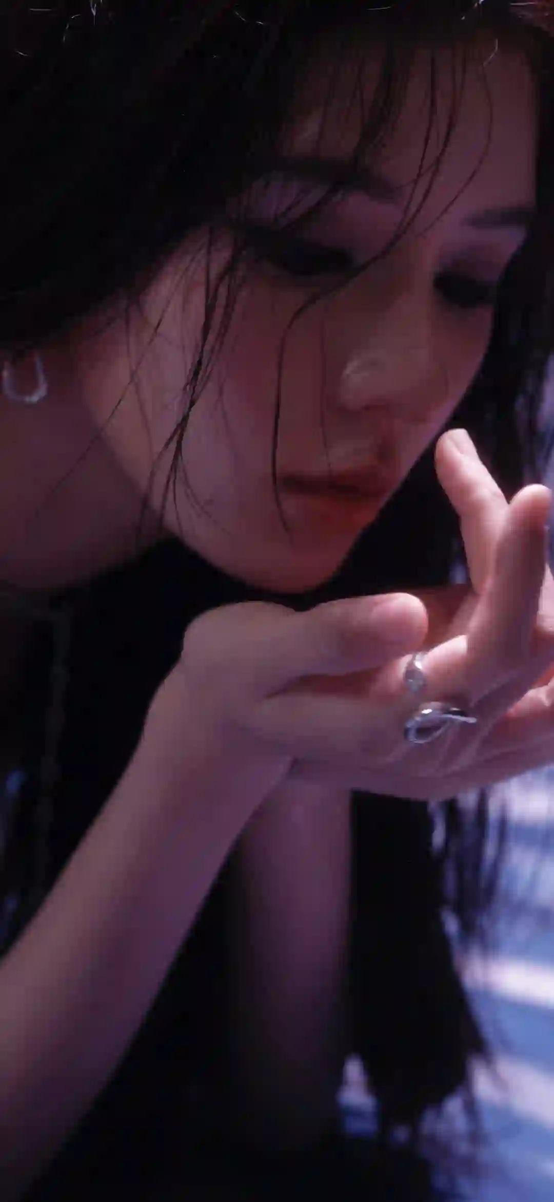 打湿了的头发 长发美女 