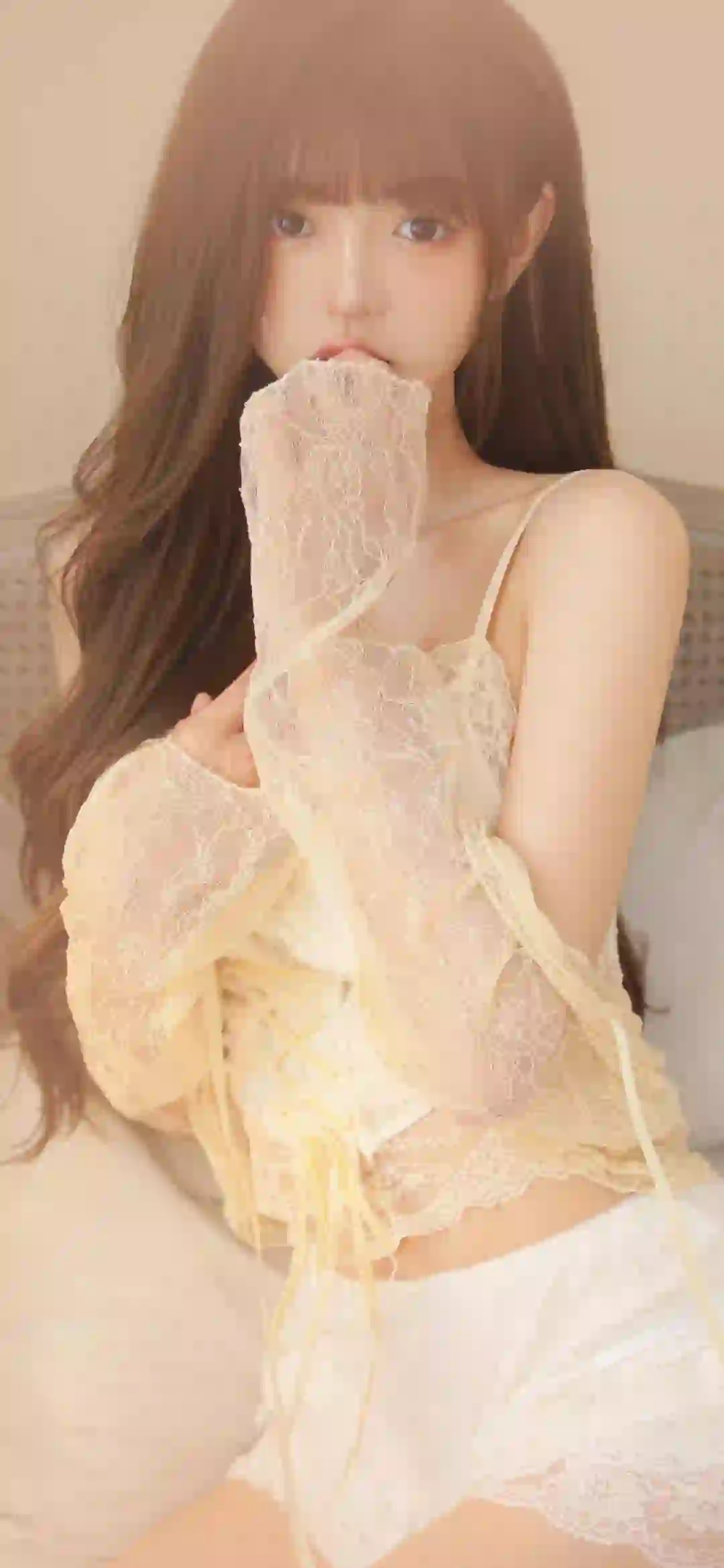 吊带美女 长发清纯美女 白色短裤 黄色吊带美女