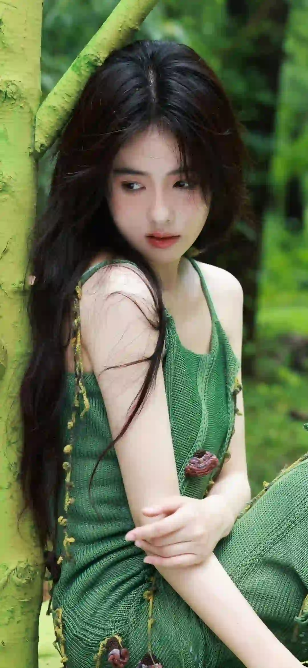 绿色 长发性感美女 绿色吊带美女 户外