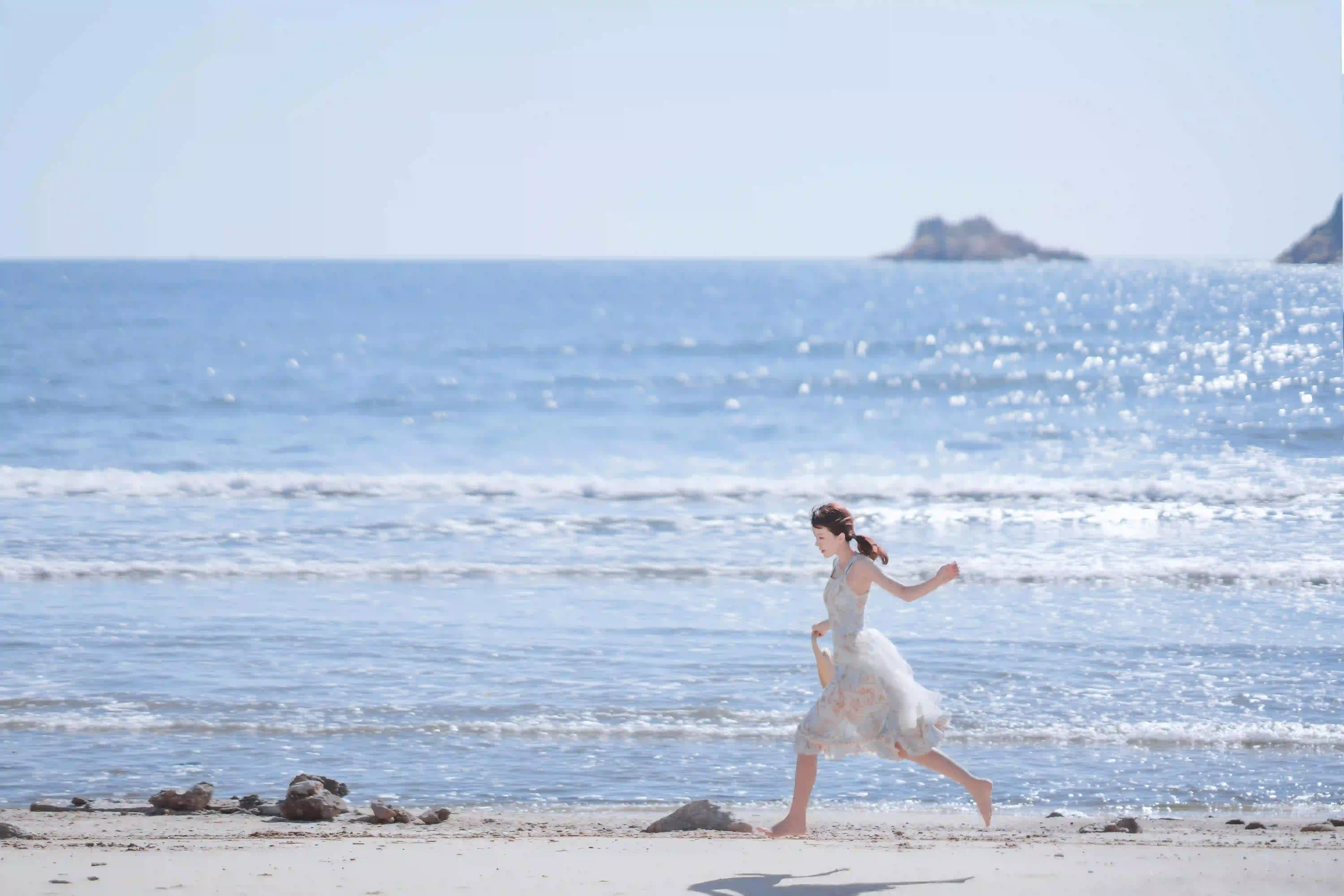 夏日 海边少女 长发美女 海边奔跑的女孩