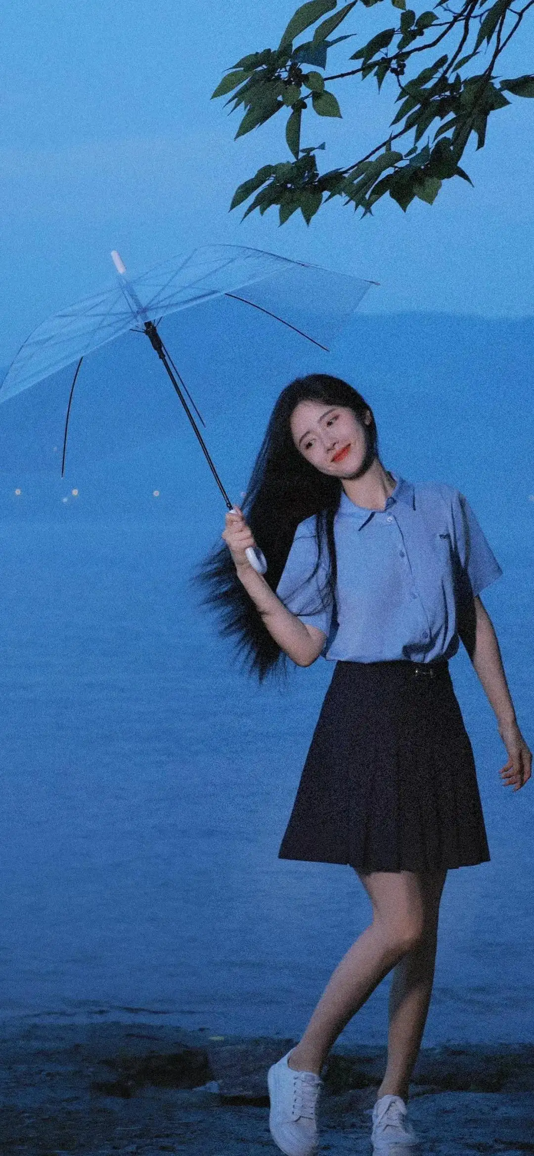 拿着透明雨伞的长发jk美女｜海边｜可爱女孩