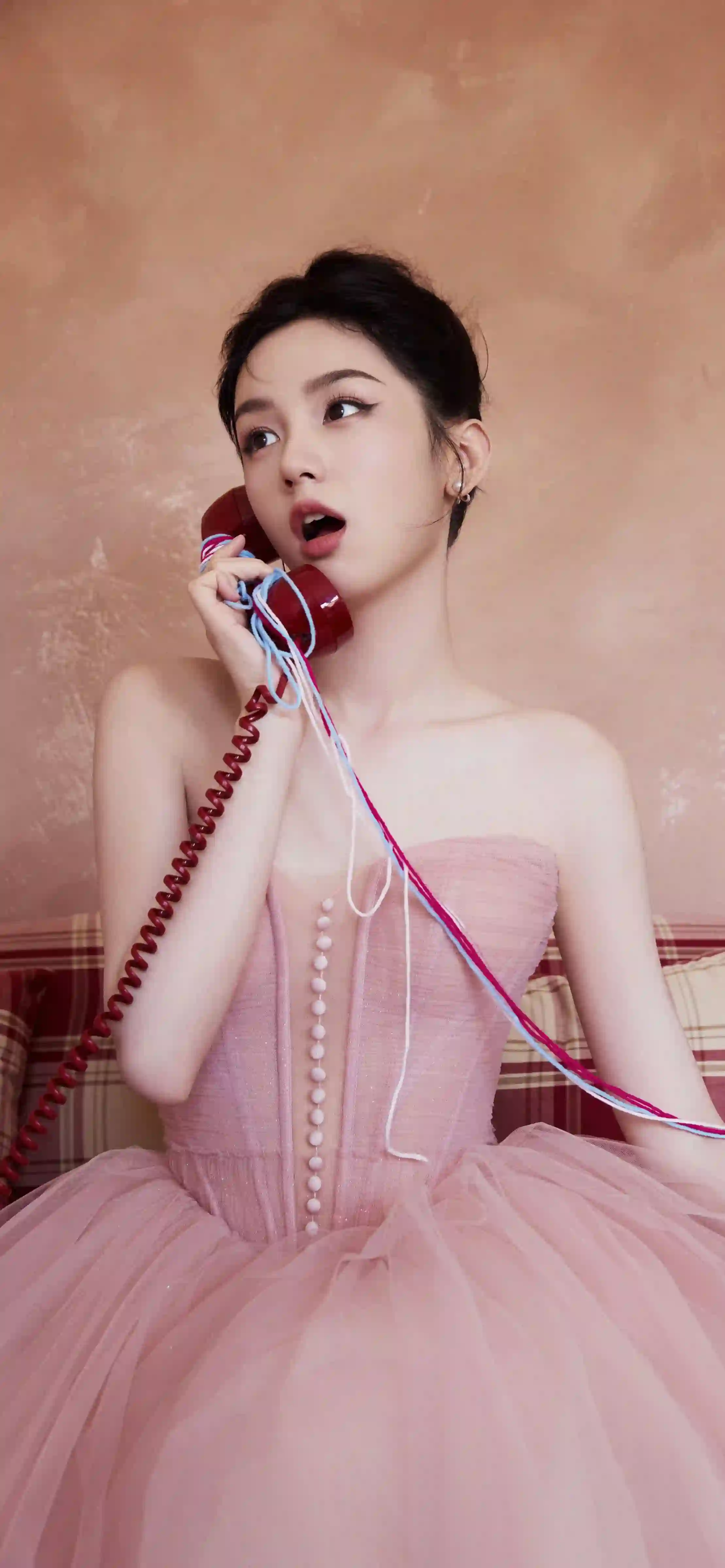 美女 长发美女 粉色长裙美女 抹胸穿搭 周也