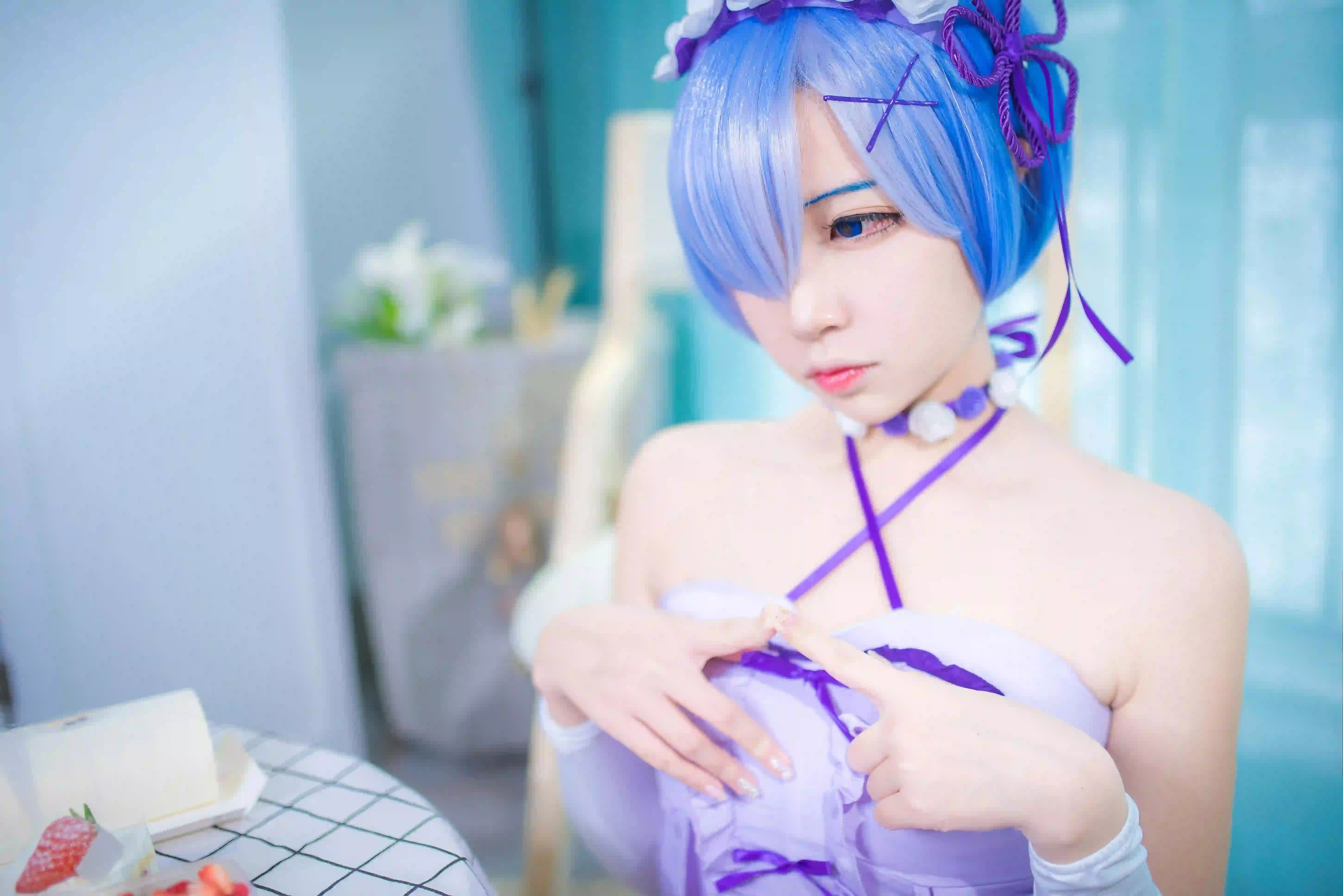 二次元cos 短发美女 性感 紫色 紫色裙子 可爱