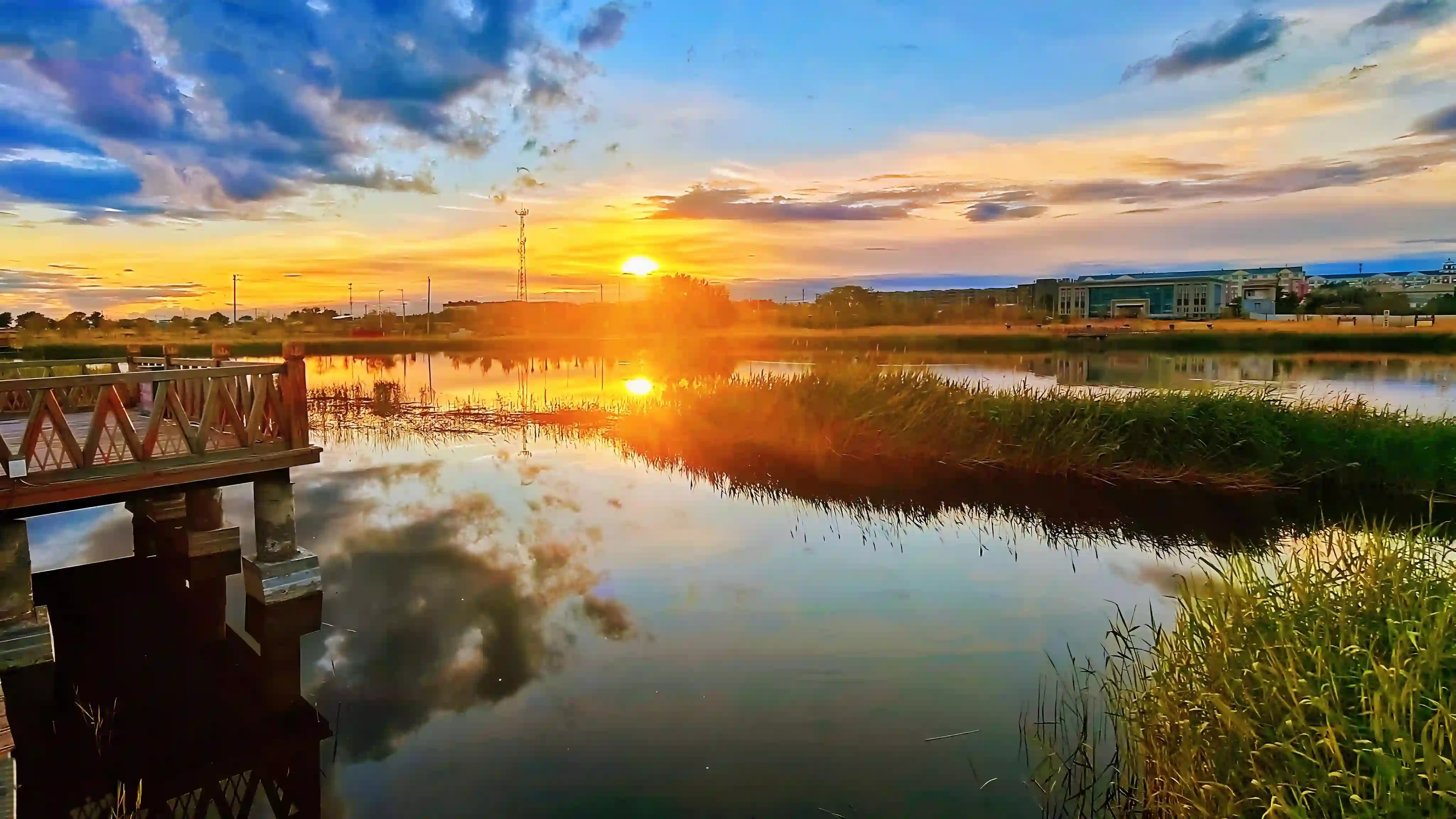 夕阳 湖畔 倒影 风景 自然风光 日落