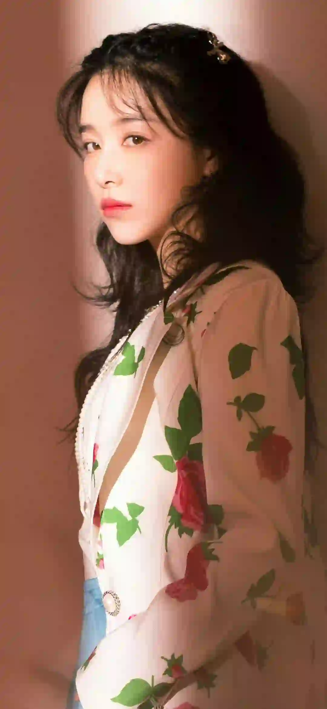 明星美女 阚清子 花朵 白色衣服