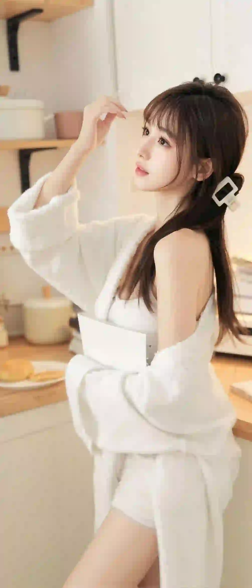 白色裙子 长发美女 居家写真 腿 美腿 漏肩