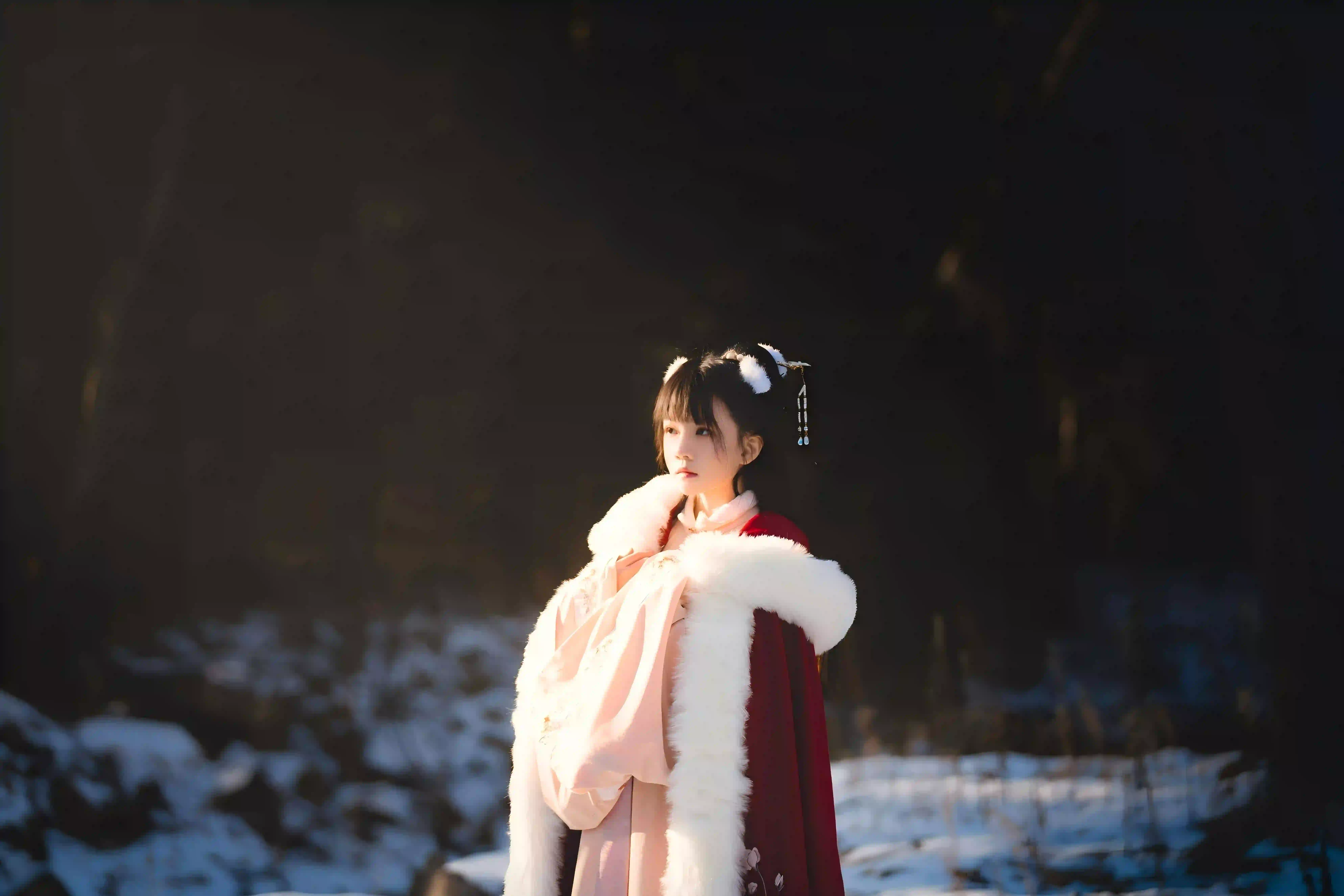 红色披风 古风汉服 冬日 汉服美女 可爱