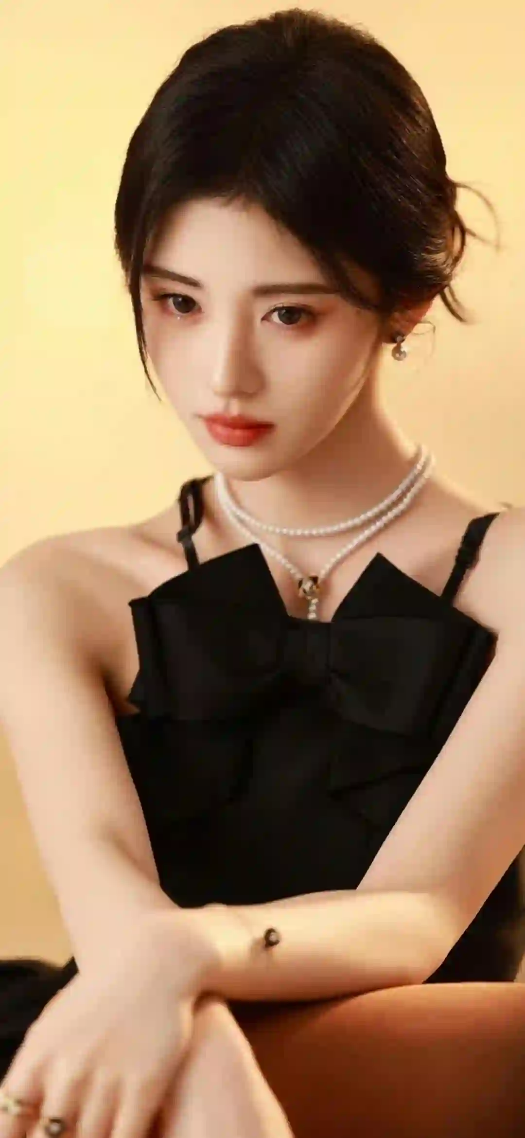 鞠婧祎 性感美女 清纯 珍珠项链 黑色吊带裙