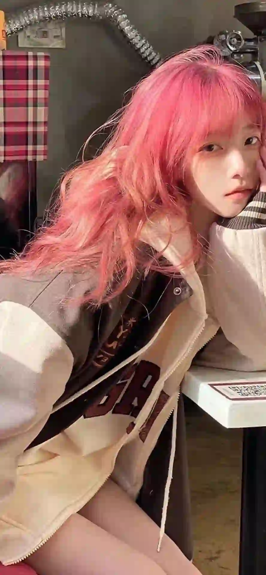 粉红色长发女孩 个性穿搭