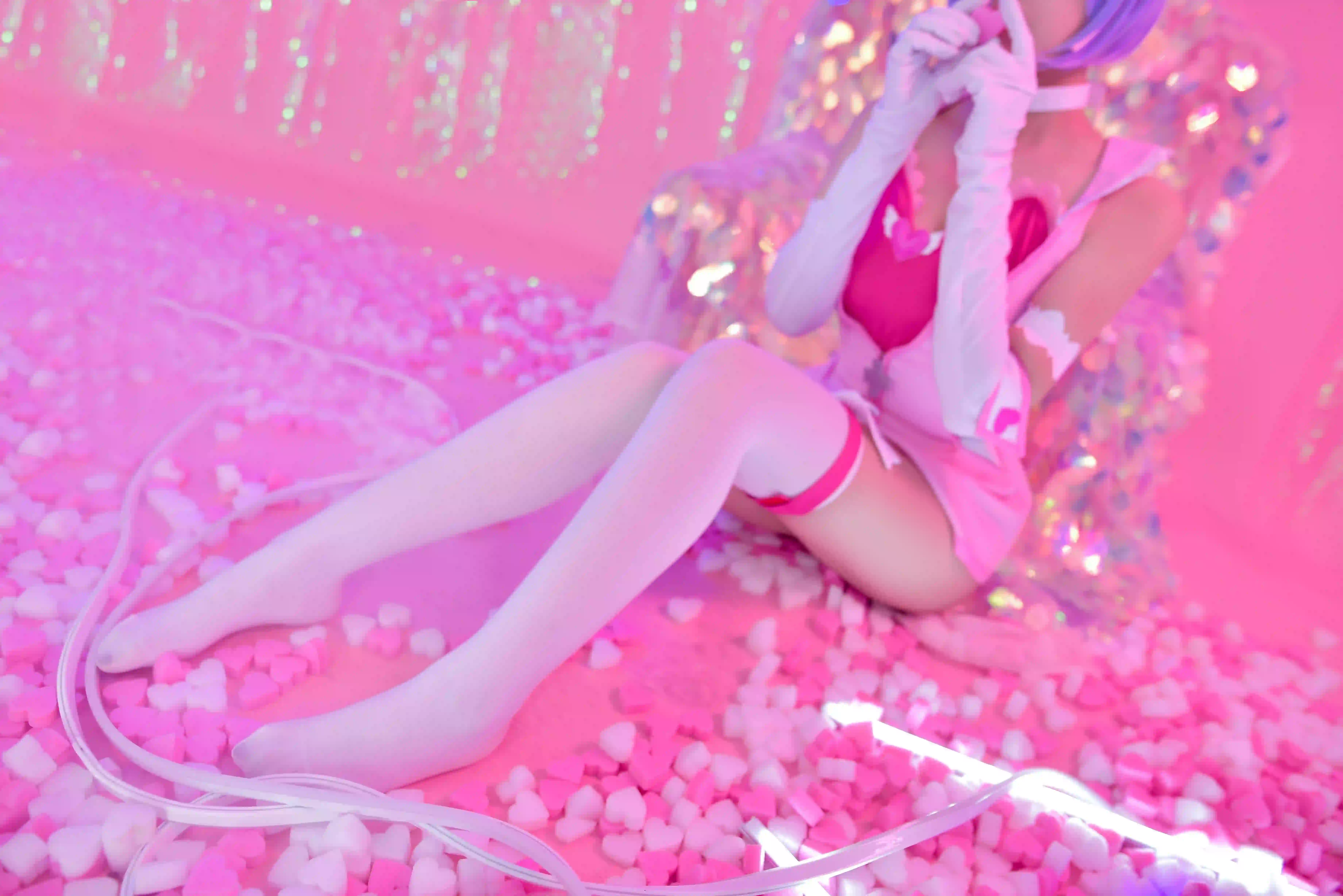 长腿丝袜美女 居家写真 粉红色场景