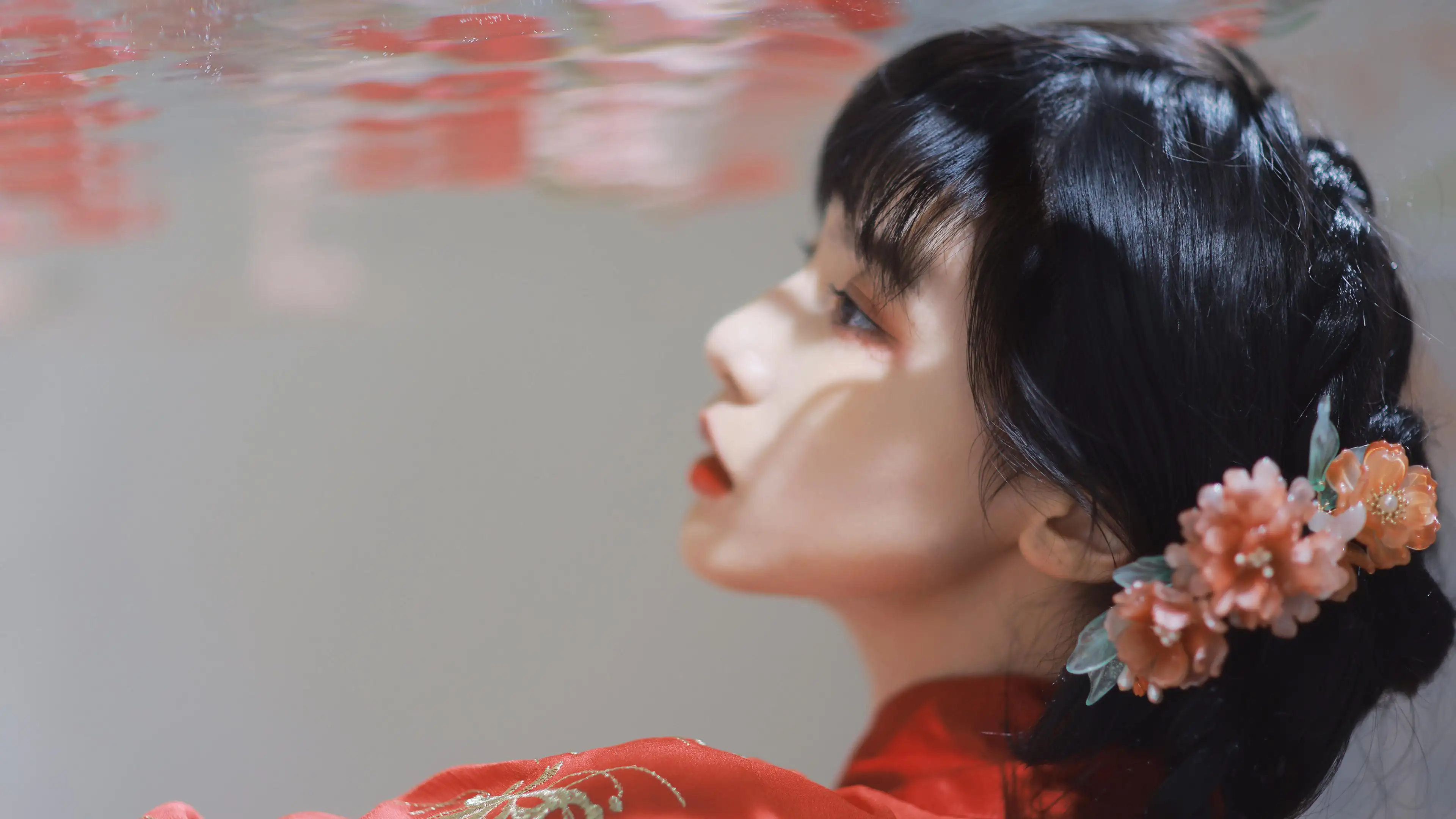 东方女人魅力壁纸，穿着新娘装的古装美女侧颜超美