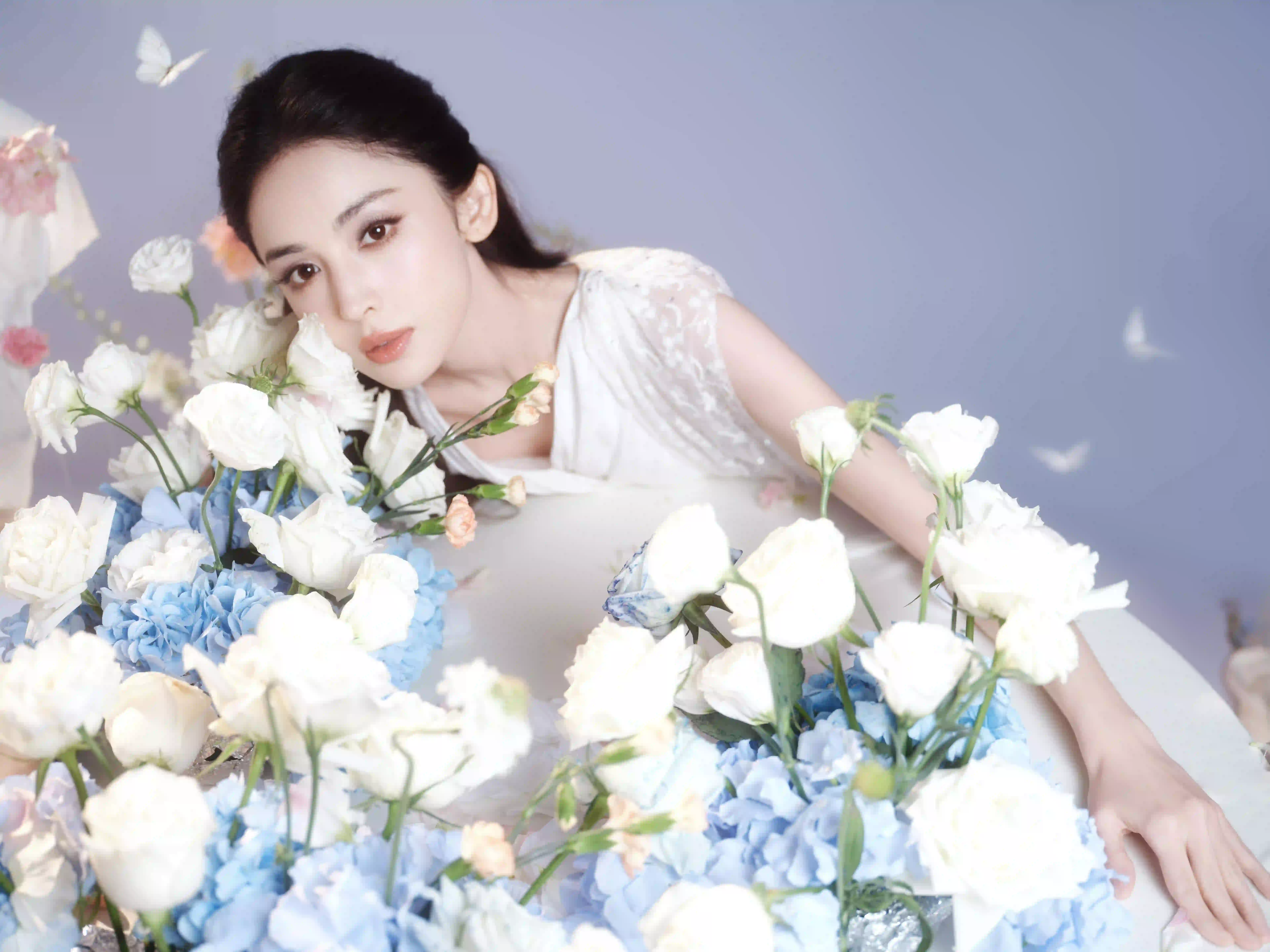 古力娜扎 长发性感美女 鲜花