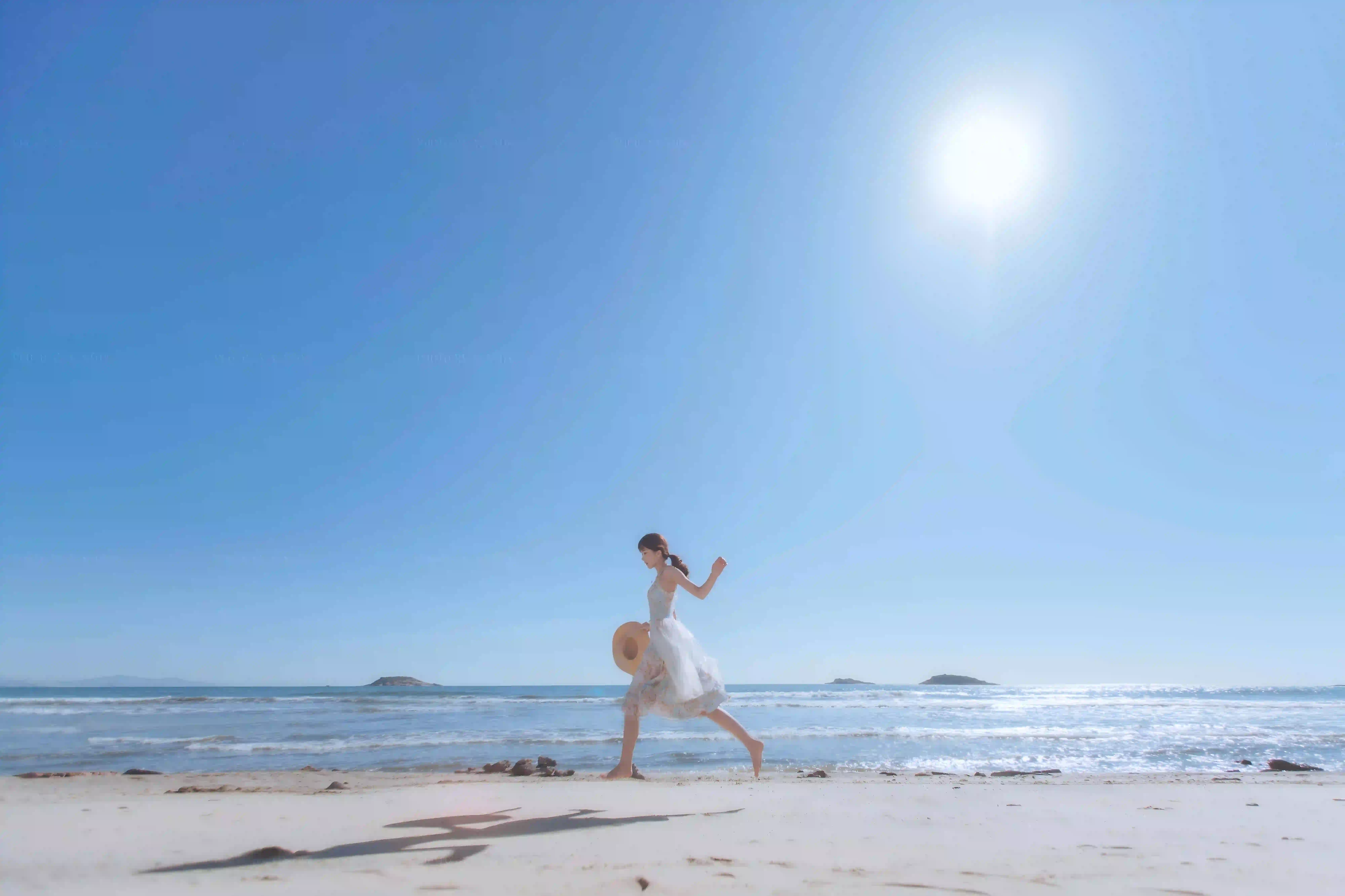 夏日 海边少女 长发美女 烈日当空