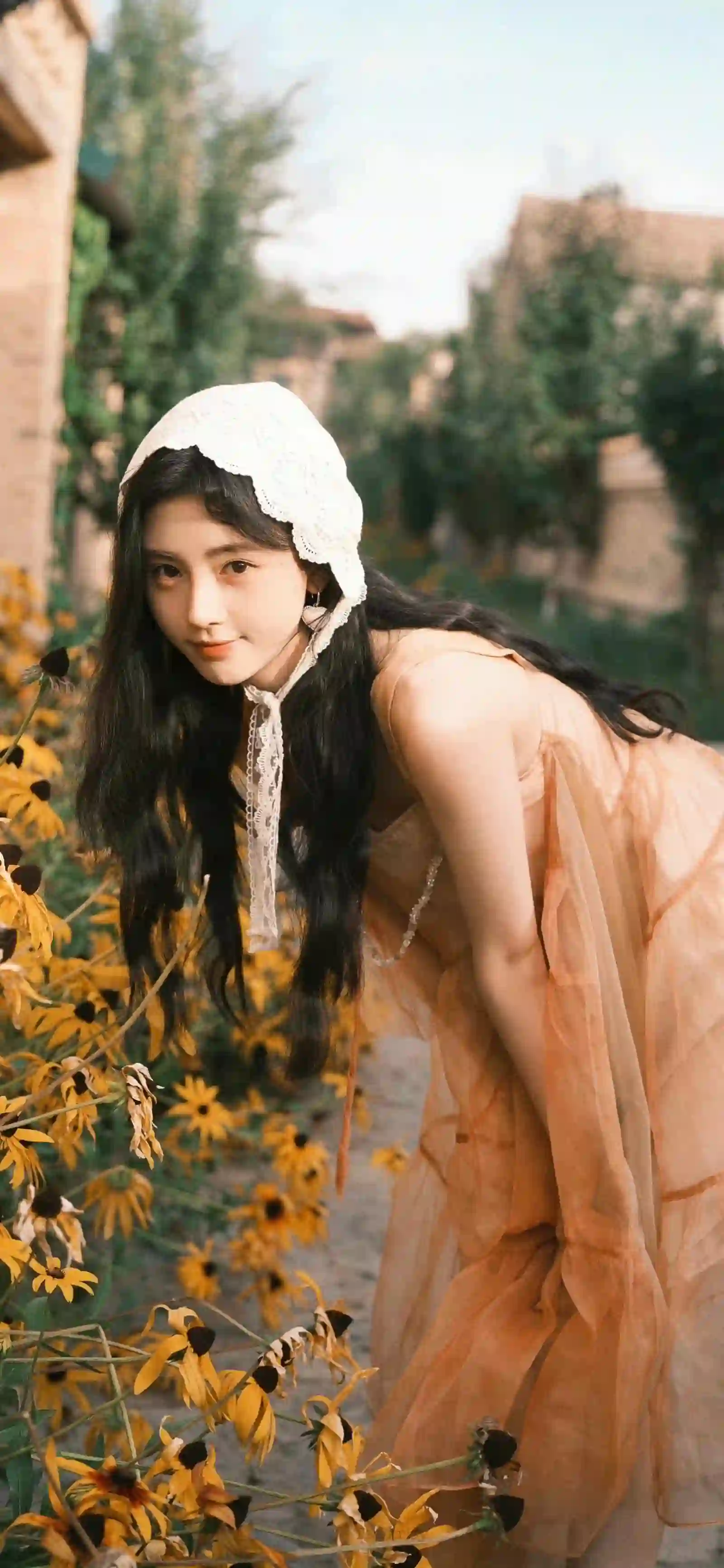 田园少女 花丛写真 纱裙美女 白蕾丝帽 柔美气质 自然光人像 鞠婧祎