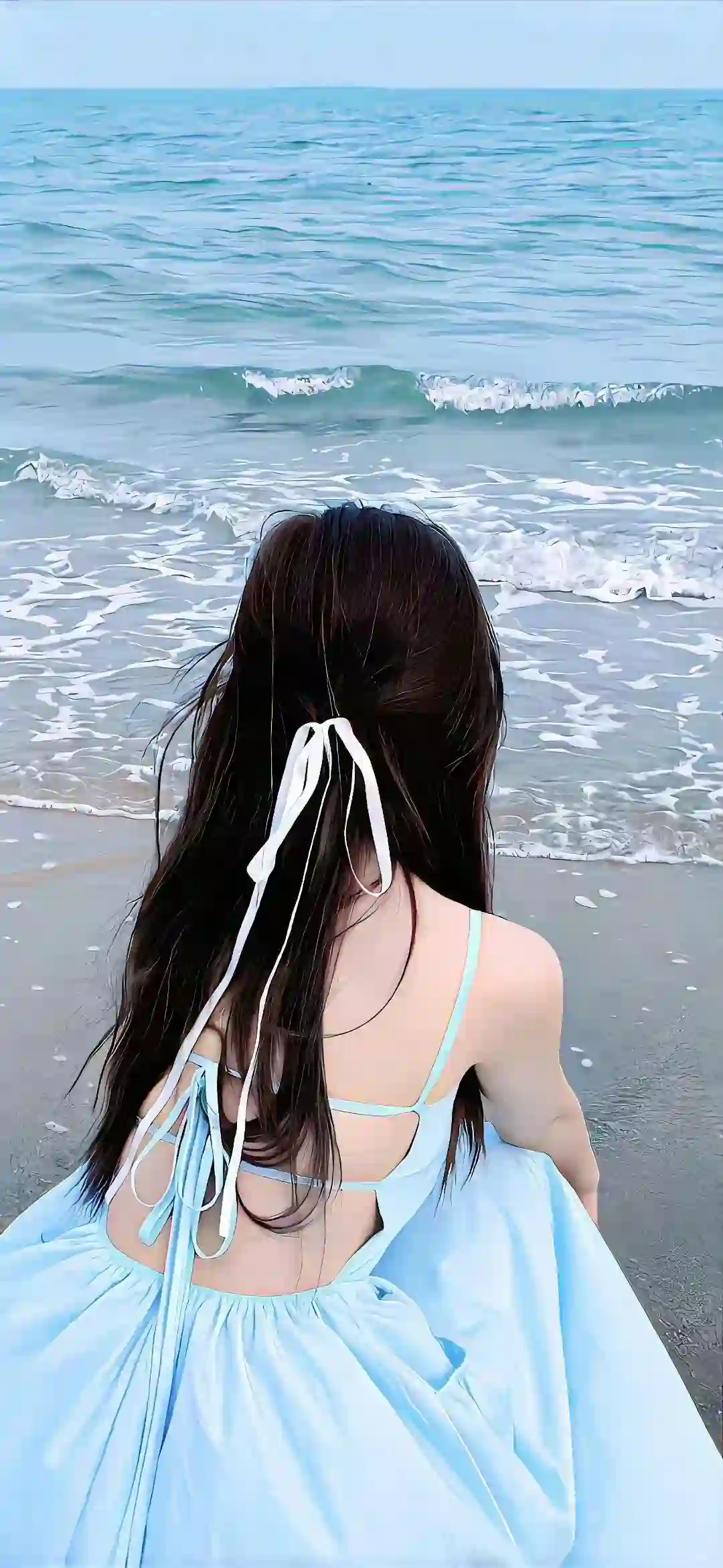 蓝色吊带裙美女 海 海水 背影