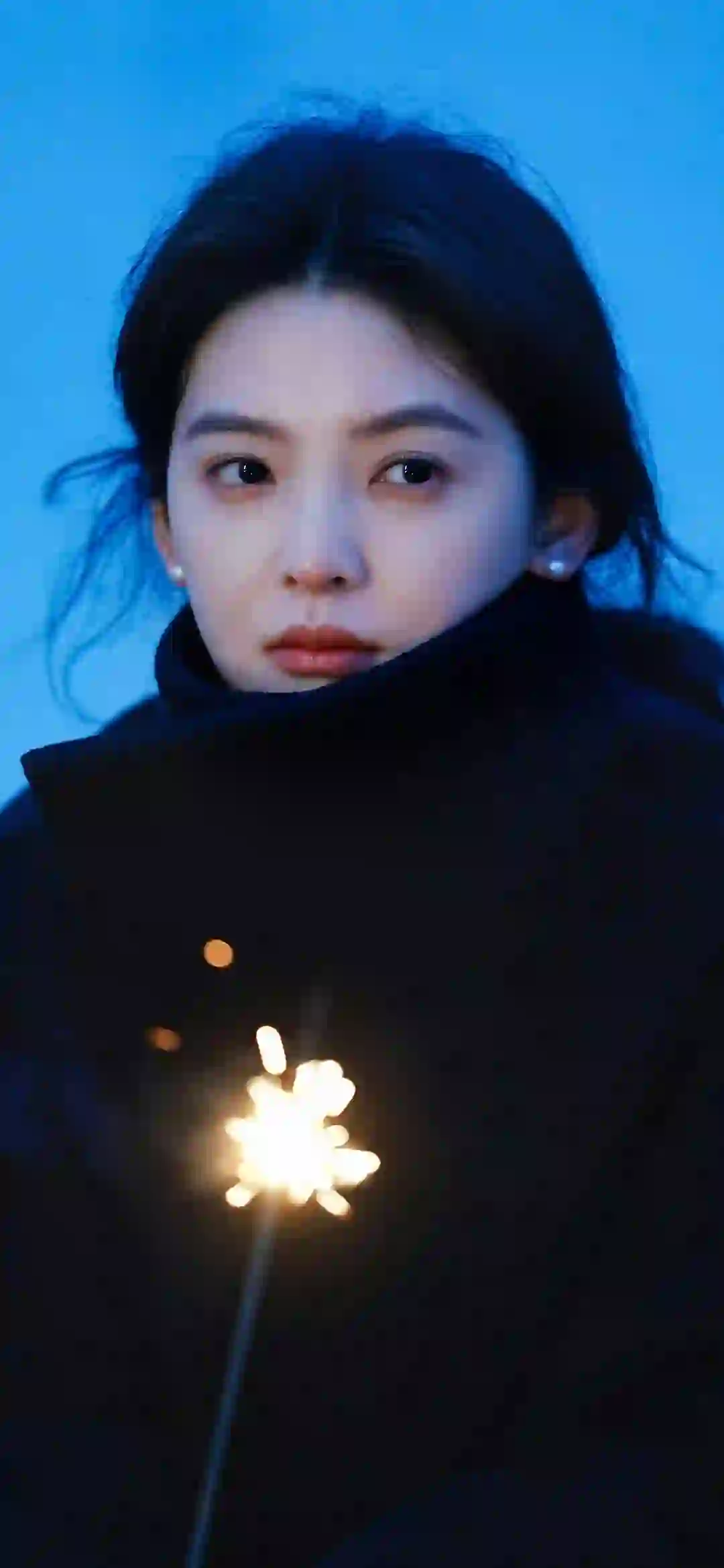 拿着烟花棒的女孩 章若楠