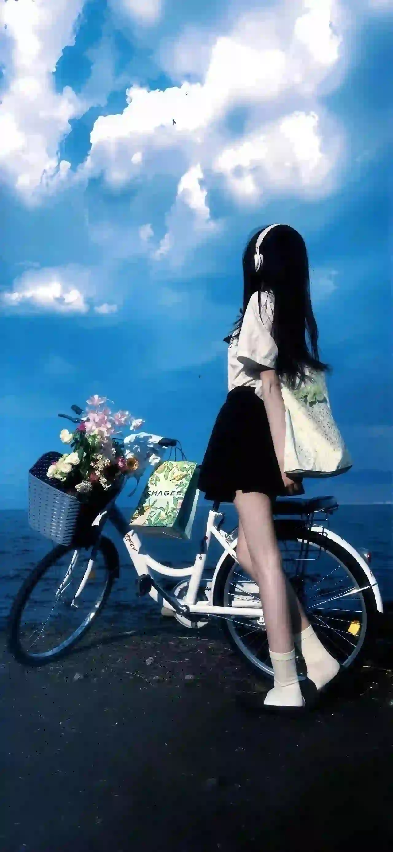 长腿美女 户外 长发女孩 自行车 jk短裙 蓝色天空