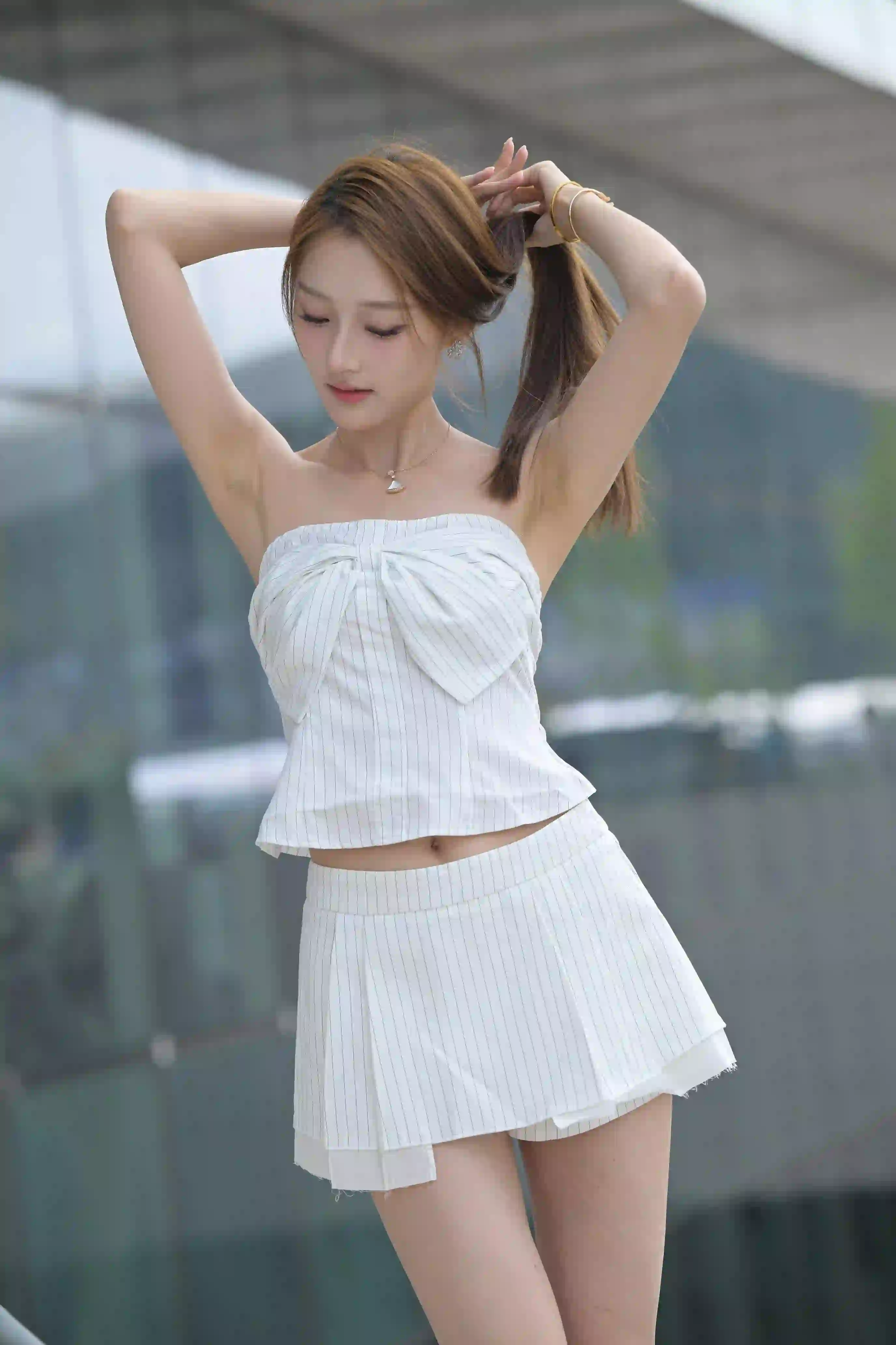 美女 长发美女 长腿美女 白色裙子 白色短裙