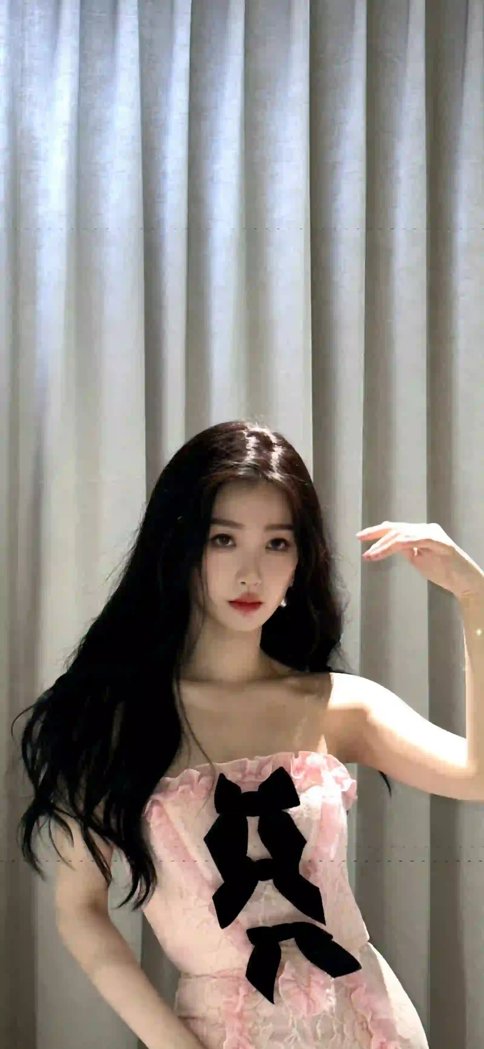 长发性感美女 抹胸穿搭 粉红色长裙美女 虞书欣
