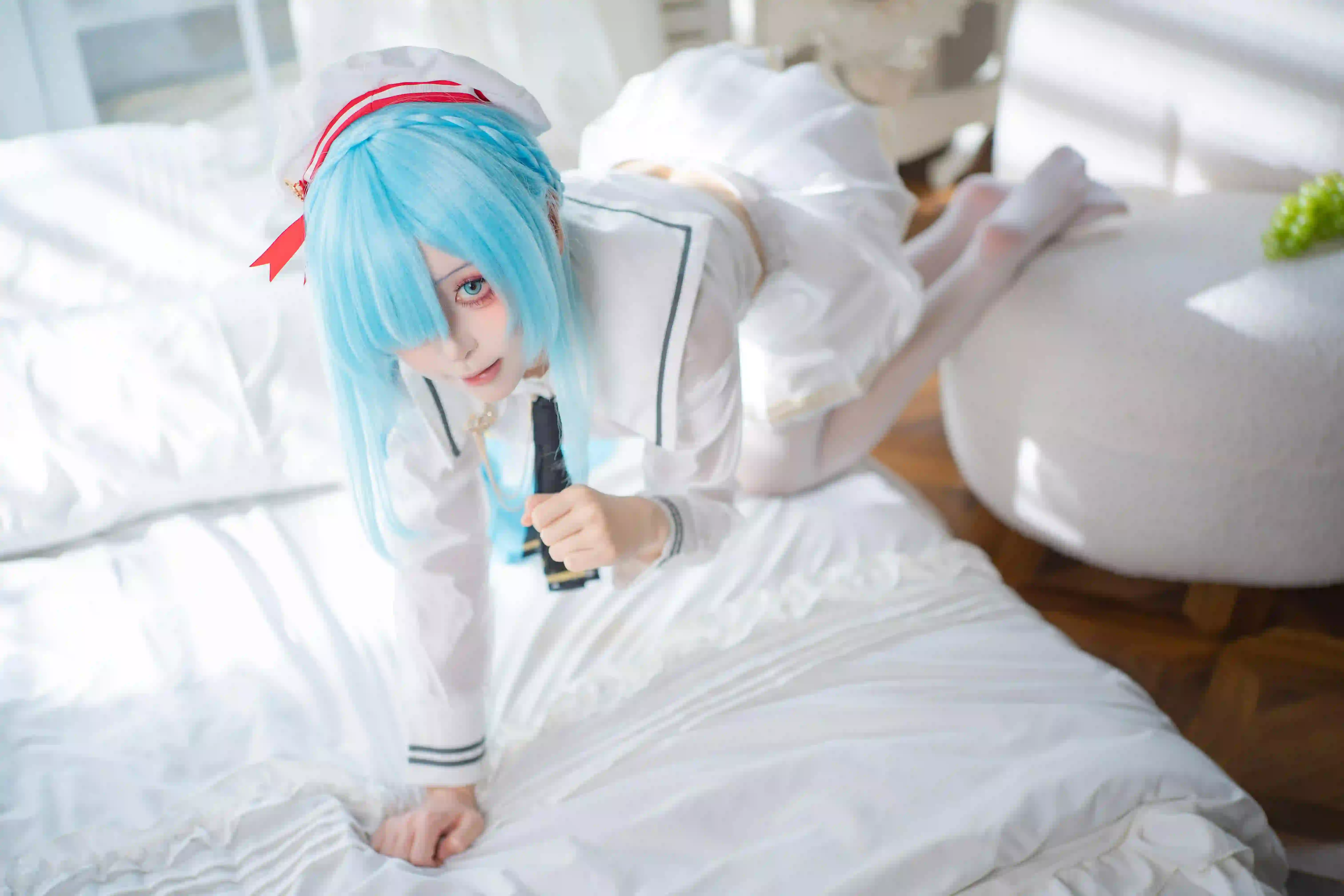 coser 雷姆 长腿美女 丝袜美女 美腿 白丝 居家写真 性感