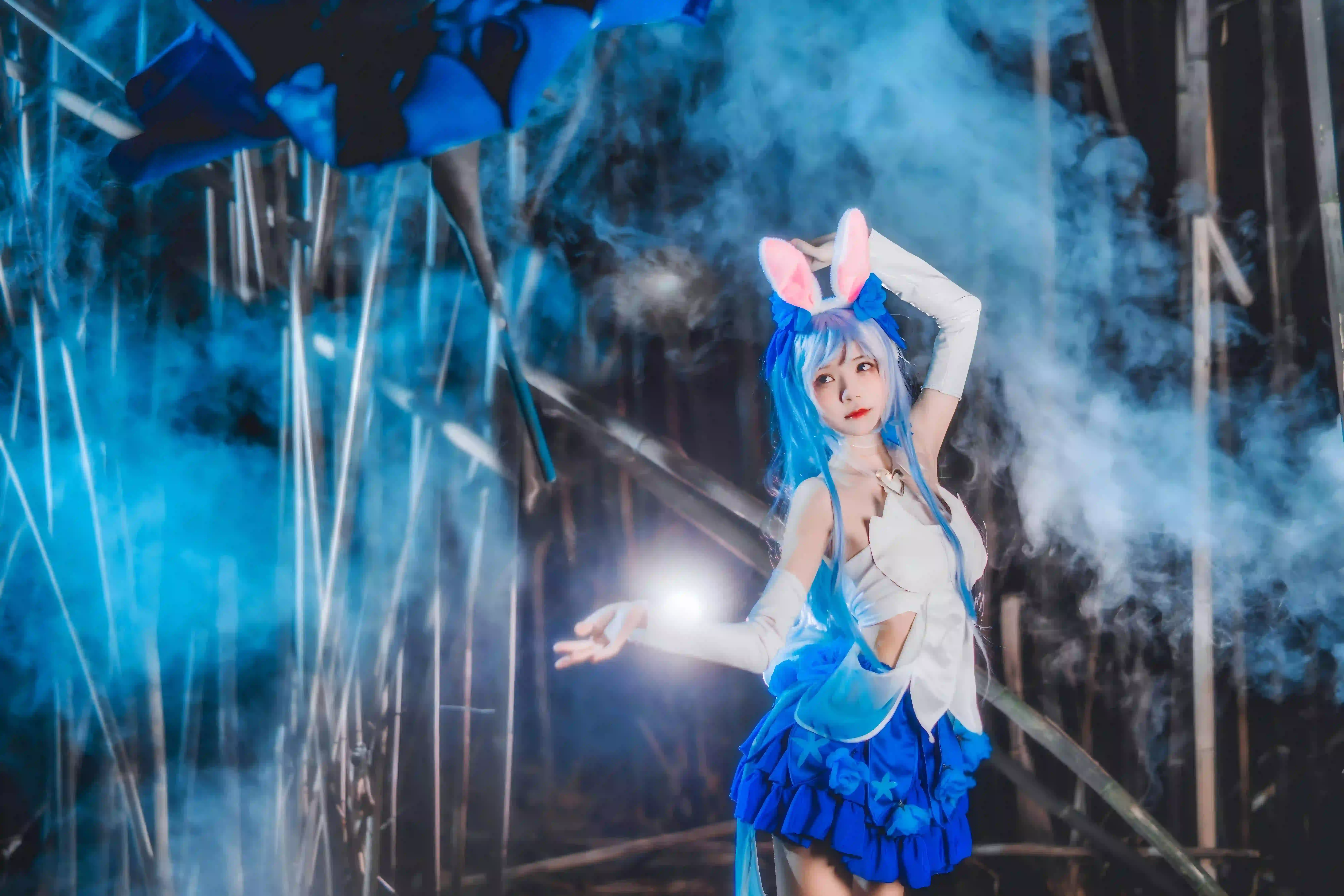 长发美女 coser 游戏角色 公孙离 蓝色头发