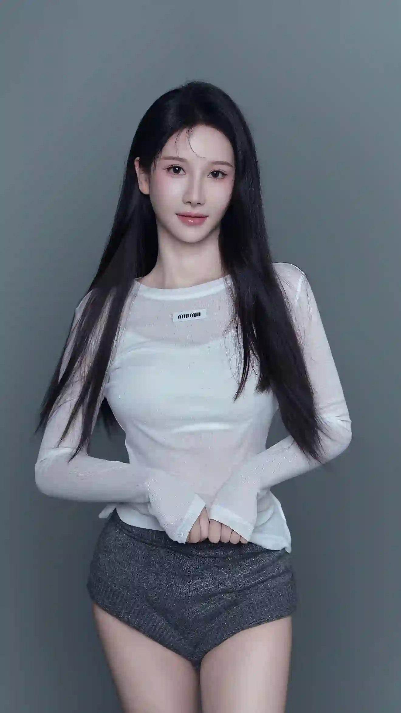 AI美女 白色上衣 长发黑发 影棚人像 气质美女 简约壁纸